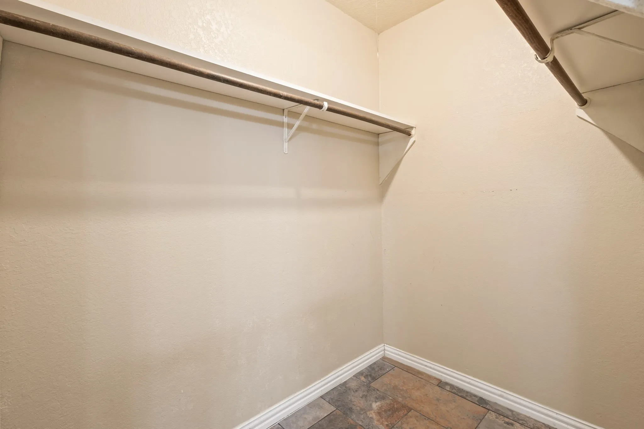 Single Family Residence For Rent in Tarrant County , 6229 Maple Springs Drive, Arlington, Texas 76001, 3 Bedroom, 2 Bathroom, 2 Garage spaces, 1,798 Sqft, built in 1983, mls#21382730, Real Estate Agent in Arlington, Homes For Rent in Tarrant county, Homes For Rent in Arlington, Realtor in Arlington Texas, Real Estate Brokerage Independent Realty Texas, Luminita Cordes Realtor