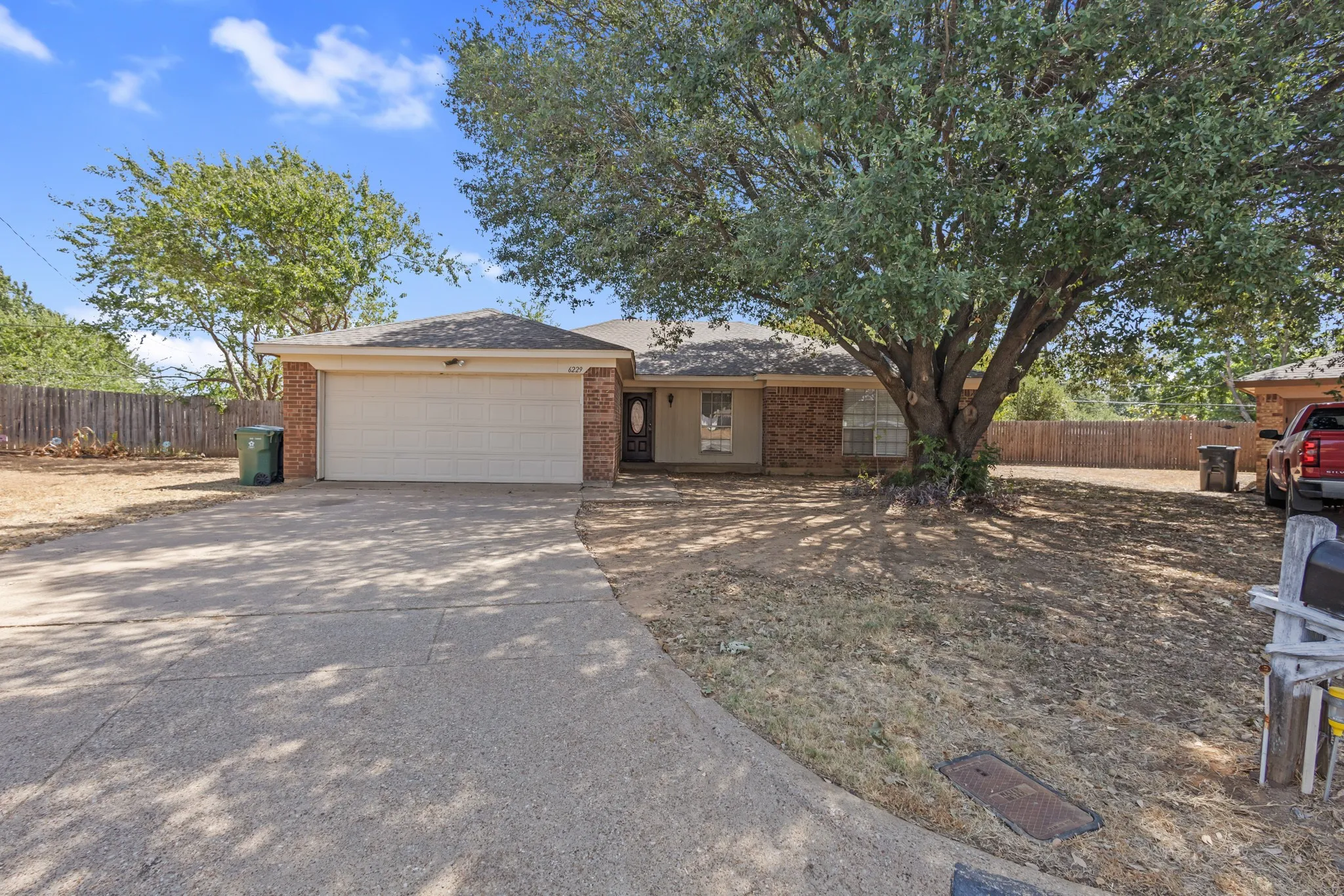 Single Family Residence For Rent in Tarrant County , 6229 Maple Springs Drive, Arlington, Texas 76001, 3 Bedroom, 2 Bathroom, 2 Garage spaces, 1,798 Sqft, built in 1983, mls#21382730, Real Estate Agent in Arlington, Homes For Rent in Tarrant county, Homes For Rent in Arlington, Realtor in Arlington Texas, Real Estate Brokerage Independent Realty Texas, Luminita Cordes Realtor