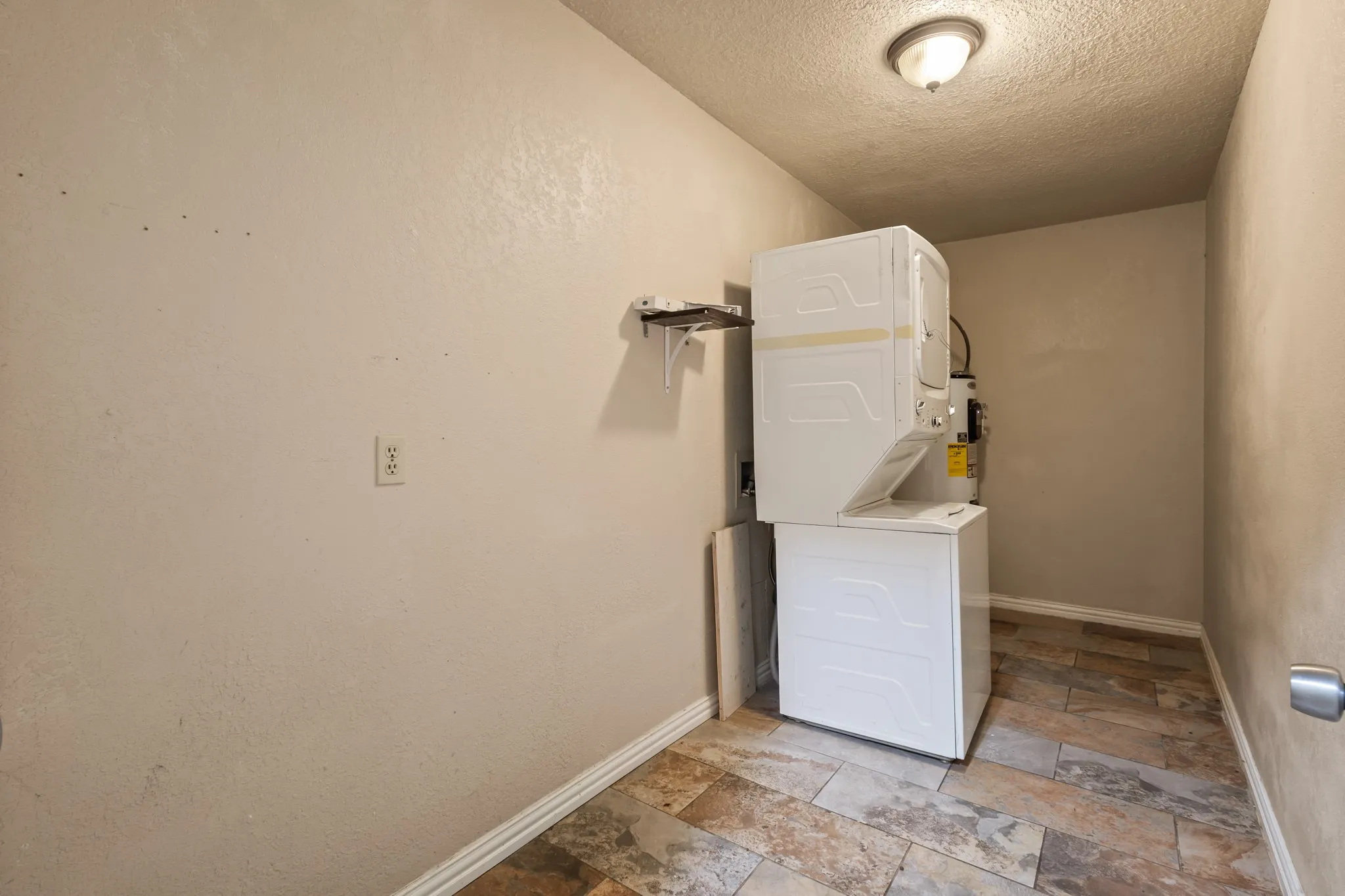 Single Family Residence For Rent in Tarrant County , 6229 Maple Springs Drive, Arlington, Texas 76001, 3 Bedroom, 2 Bathroom, 2 Garage spaces, 1,798 Sqft, built in 1983, mls#21382730, Real Estate Agent in Arlington, Homes For Rent in Tarrant county, Homes For Rent in Arlington, Realtor in Arlington Texas, Real Estate Brokerage Independent Realty Texas, Luminita Cordes Realtor