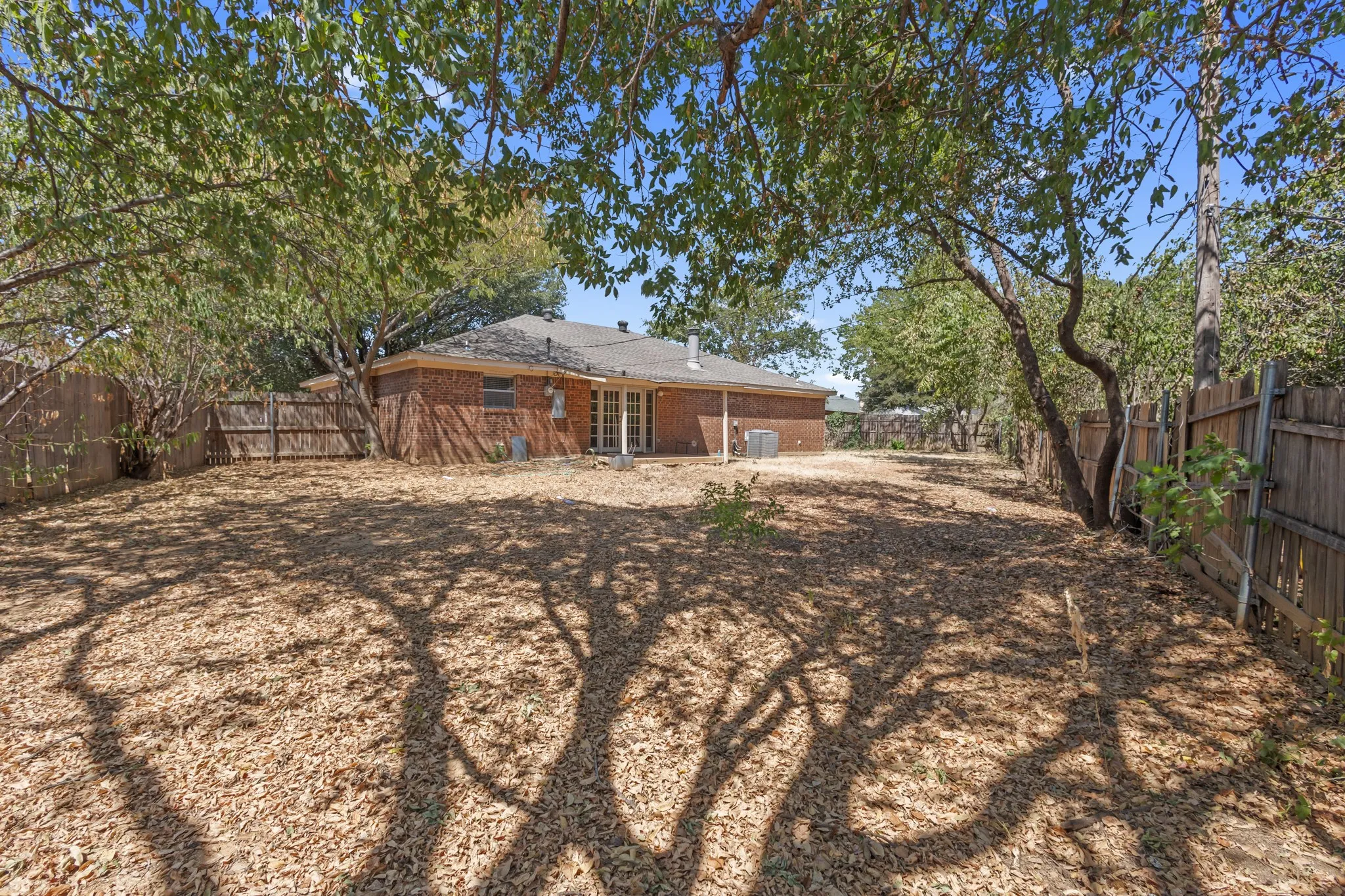 Single Family Residence For Rent in Tarrant County , 6229 Maple Springs Drive, Arlington, Texas 76001, 3 Bedroom, 2 Bathroom, 2 Garage spaces, 1,798 Sqft, built in 1983, mls#21382730, Real Estate Agent in Arlington, Homes For Rent in Tarrant county, Homes For Rent in Arlington, Realtor in Arlington Texas, Real Estate Brokerage Independent Realty Texas, Luminita Cordes Realtor