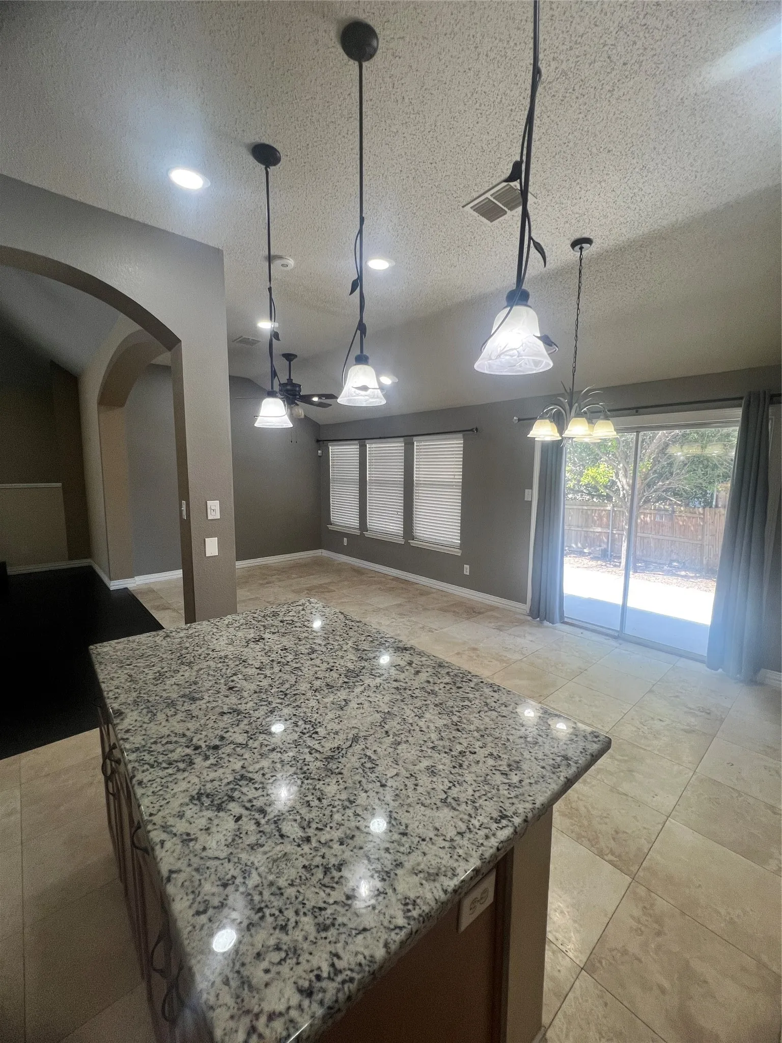 Single Family Residence For Rent in Tarrant County , 2607 Ridgeoak Trail, Mansfield, Texas 76063, 3 Bedroom, 2 Bathroom, 2 Garage spaces, 2,544 Sqft, built in 2000, mls#21382731, Real Estate Agent in Mansfield, Homes For Rent in Tarrant county, Homes For Rent in Mansfield, Realtor in Mansfield Texas, Real Estate Brokerage Independent Realty Texas, Luminita Cordes Realtor