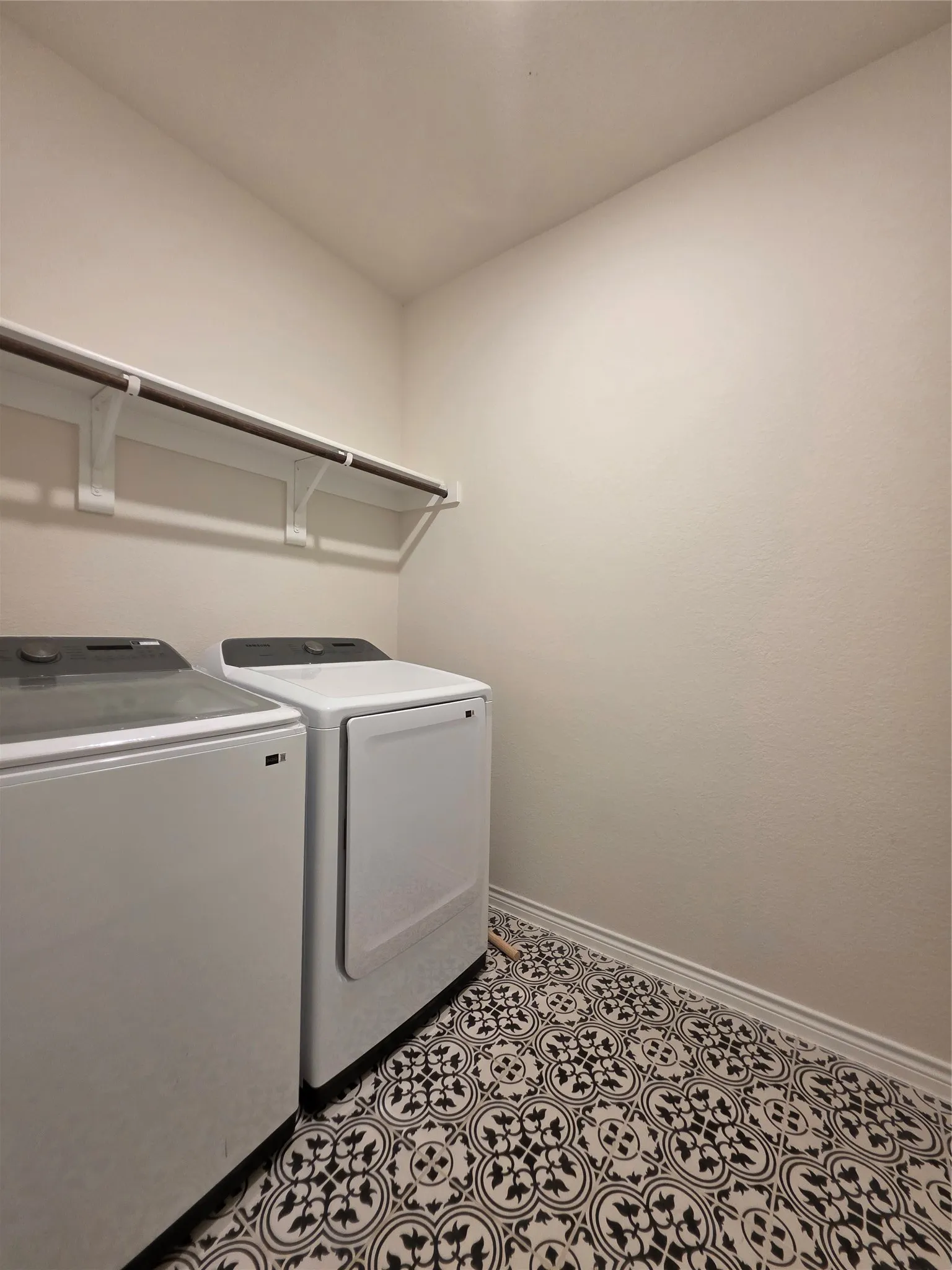 Single Family Residence For Rent in Denton County , 10108 Boxwood Way, Aubrey, Texas 76227, 4 Bedroom, 3 Bathroom, 2 Garage spaces, 2,965 Sqft, built in 2024, mls#21382572, Real Estate Agent in Aubrey, Homes For Rent in Denton county, Homes For Rent in Aubrey, Realtor in Aubrey Texas, Real Estate Brokerage Independent Realty Texas, Luminita Cordes Realtor
