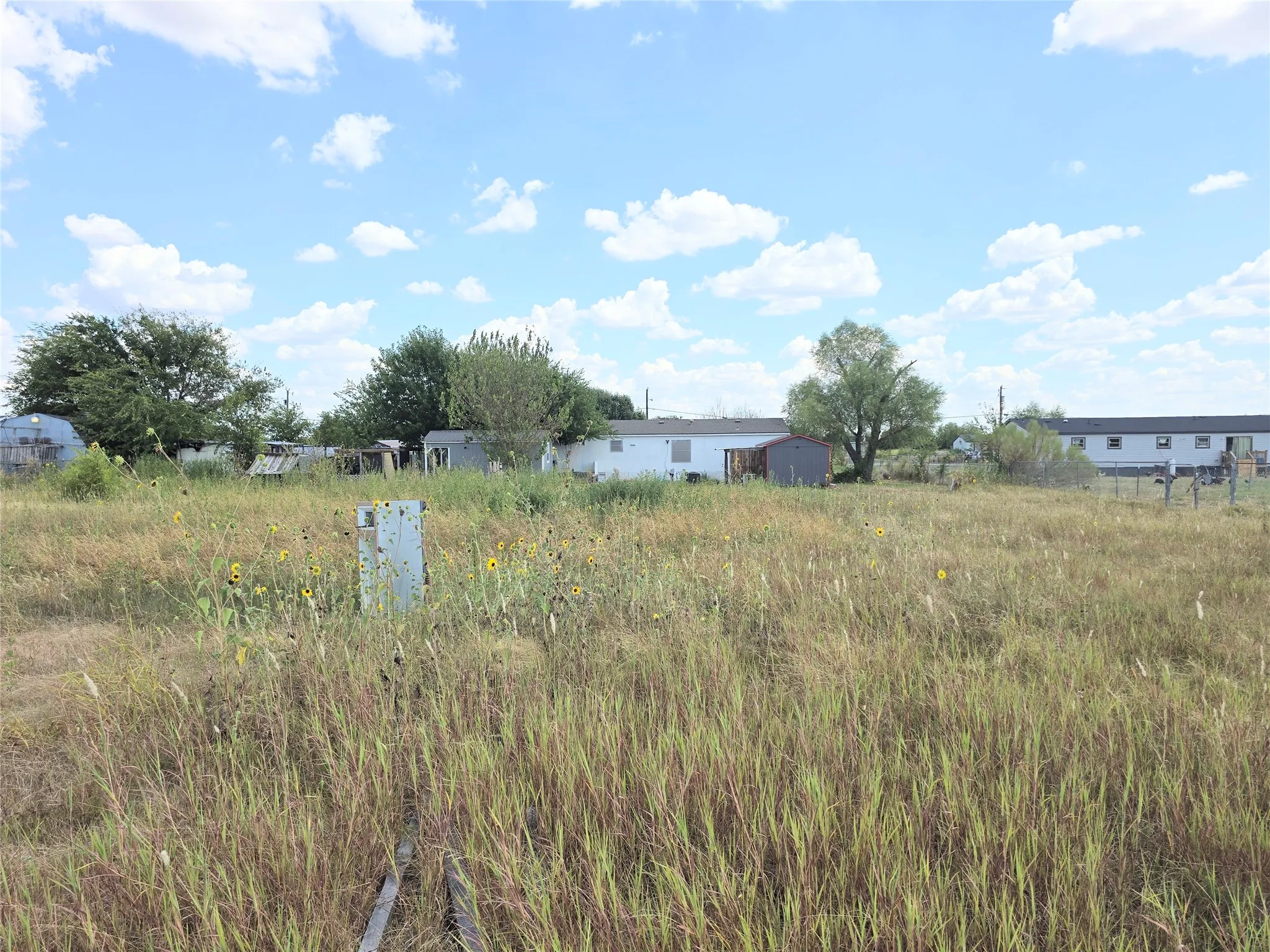 Mobile Home For Sale in Johnson County , 8317 Birdsong Court, Joshua, Texas 76058, 4 Bedroom, 2 Bathroom, Garage spaces, 1,456 Sqft, built in 1996, mls#21382602, Real Estate Agent in Joshua, Homes For Sale in Johnson county, Homes For Sale in Joshua, Realtor in Joshua Texas, Real Estate Brokerage Independent Realty Texas, Luminita Cordes Realtor