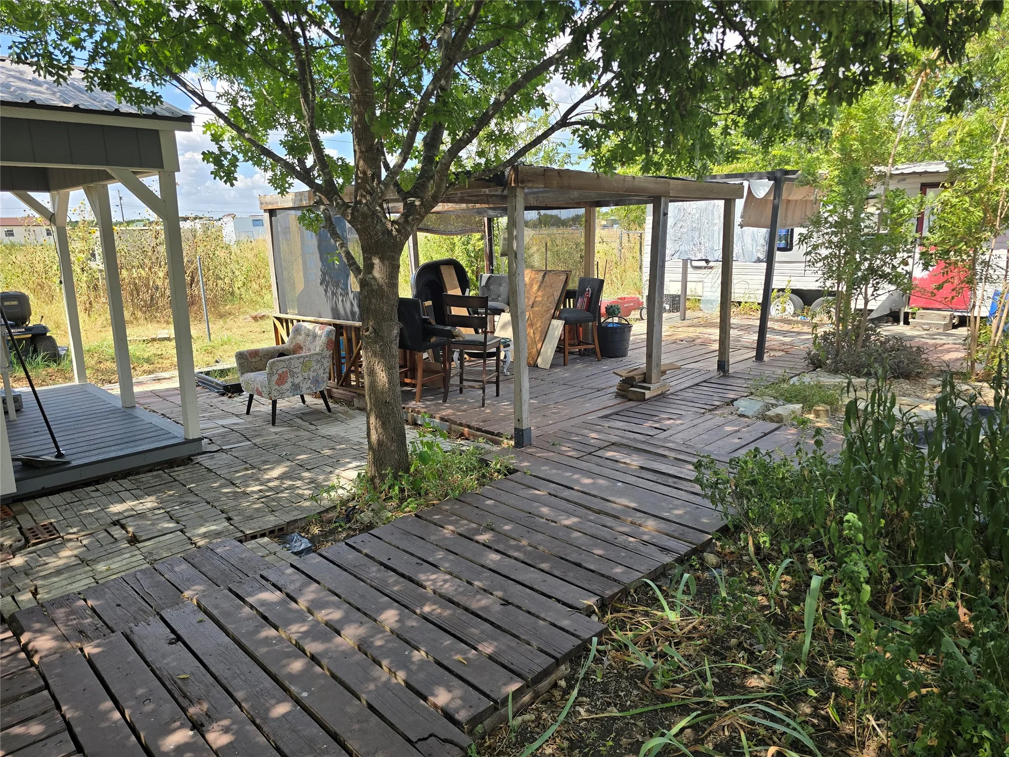 Mobile Home For Sale in Johnson County , 8317 Birdsong Court, Joshua, Texas 76058, 4 Bedroom, 2 Bathroom, Garage spaces, 1,456 Sqft, built in 1996, mls#21382602, Real Estate Agent in Joshua, Homes For Sale in Johnson county, Homes For Sale in Joshua, Realtor in Joshua Texas, Real Estate Brokerage Independent Realty Texas, Luminita Cordes Realtor