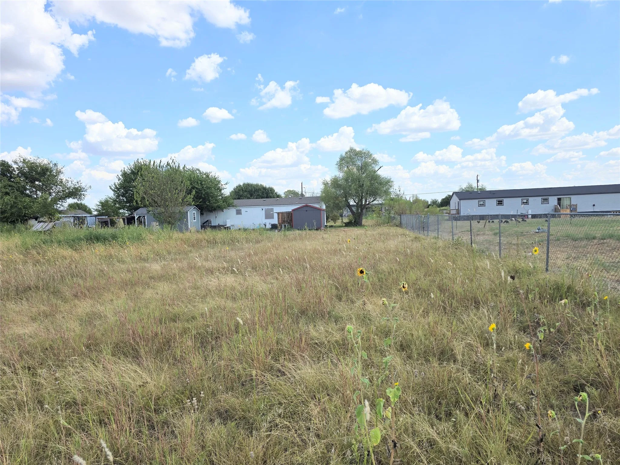 Mobile Home For Sale in Johnson County , 8317 Birdsong Court, Joshua, Texas 76058, 4 Bedroom, 2 Bathroom, Garage spaces, 1,456 Sqft, built in 1996, mls#21382602, Real Estate Agent in Joshua, Homes For Sale in Johnson county, Homes For Sale in Joshua, Realtor in Joshua Texas, Real Estate Brokerage Independent Realty Texas, Luminita Cordes Realtor