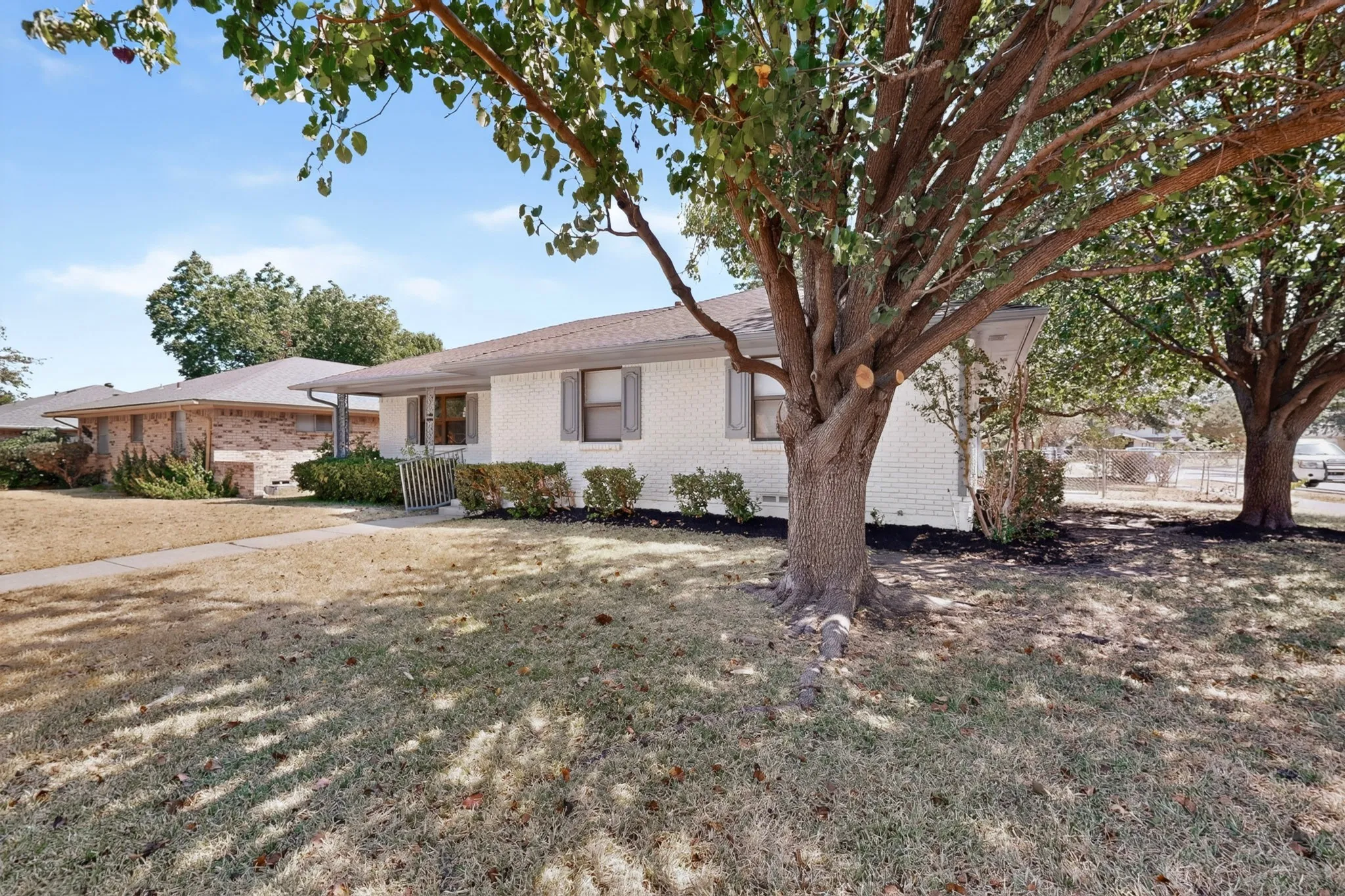 Single Family Residence For Sale in Dallas County , 3938 Roanoke Drive, Garland, Texas 75041, 3 Bedroom, 2 Bathroom, 2 Garage spaces, 1,641 Sqft, built in 1969, mls#21382736, Real Estate Agent in Garland, Homes For Sale in Dallas county, Homes For Sale in Garland, Realtor in Garland Texas, Real Estate Brokerage Independent Realty Texas, Luminita Cordes Realtor