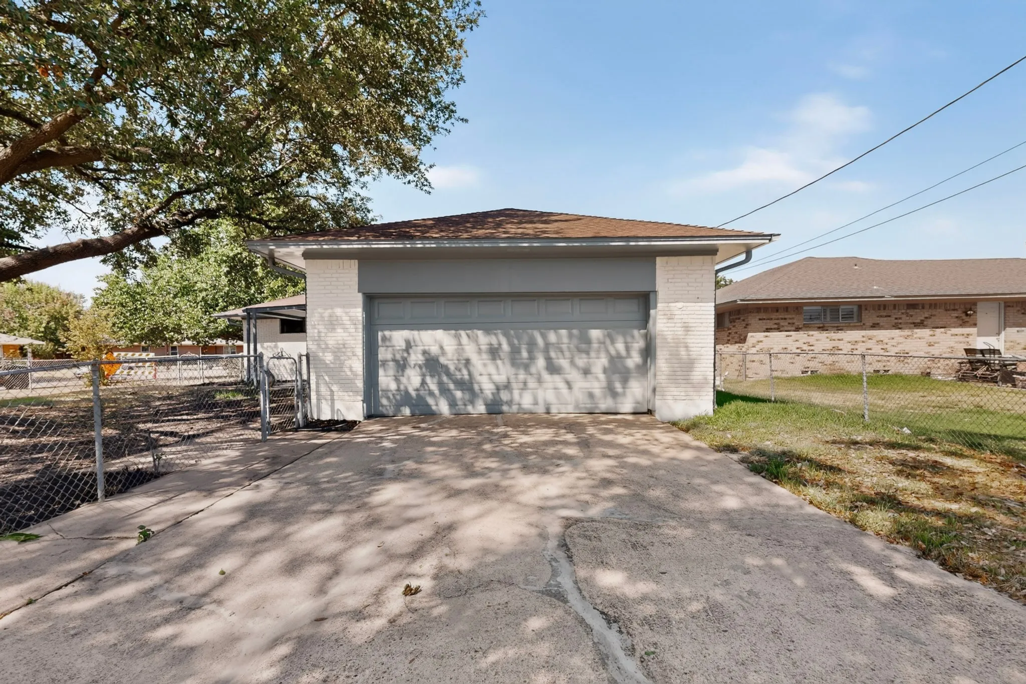 Single Family Residence For Sale in Dallas County , 3938 Roanoke Drive, Garland, Texas 75041, 3 Bedroom, 2 Bathroom, 2 Garage spaces, 1,641 Sqft, built in 1969, mls#21382736, Real Estate Agent in Garland, Homes For Sale in Dallas county, Homes For Sale in Garland, Realtor in Garland Texas, Real Estate Brokerage Independent Realty Texas, Luminita Cordes Realtor