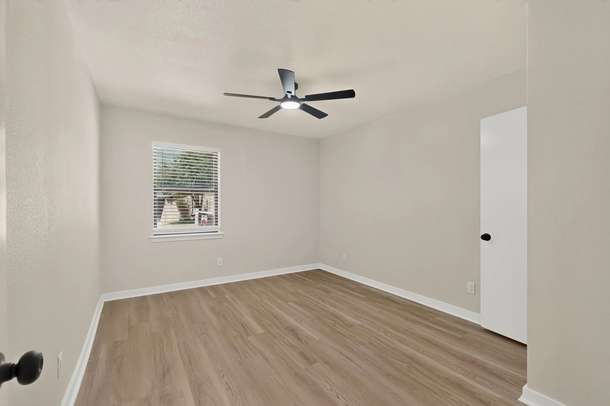 Single Family Residence For Sale in Dallas County , 3938 Roanoke Drive, Garland, Texas 75041, 3 Bedroom, 2 Bathroom, 2 Garage spaces, 1,641 Sqft, built in 1969, mls#21382736, Real Estate Agent in Garland, Homes For Sale in Dallas county, Homes For Sale in Garland, Realtor in Garland Texas, Real Estate Brokerage Independent Realty Texas, Luminita Cordes Realtor