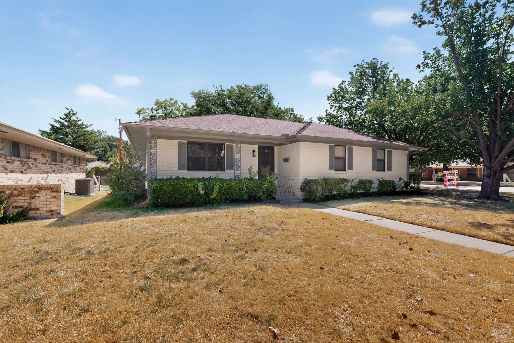 Single Family Residence For Sale in Dallas County , 3938 Roanoke Drive, Garland, Texas 75041, 3 Bedroom, 2 Bathroom, 2 Garage spaces, 1,641 Sqft, built in 1969, mls#21382736, Real Estate Agent in Garland, Homes For Sale in Dallas county, Homes For Sale in Garland, Realtor in Garland Texas, Real Estate Brokerage Independent Realty Texas, Luminita Cordes Realtor