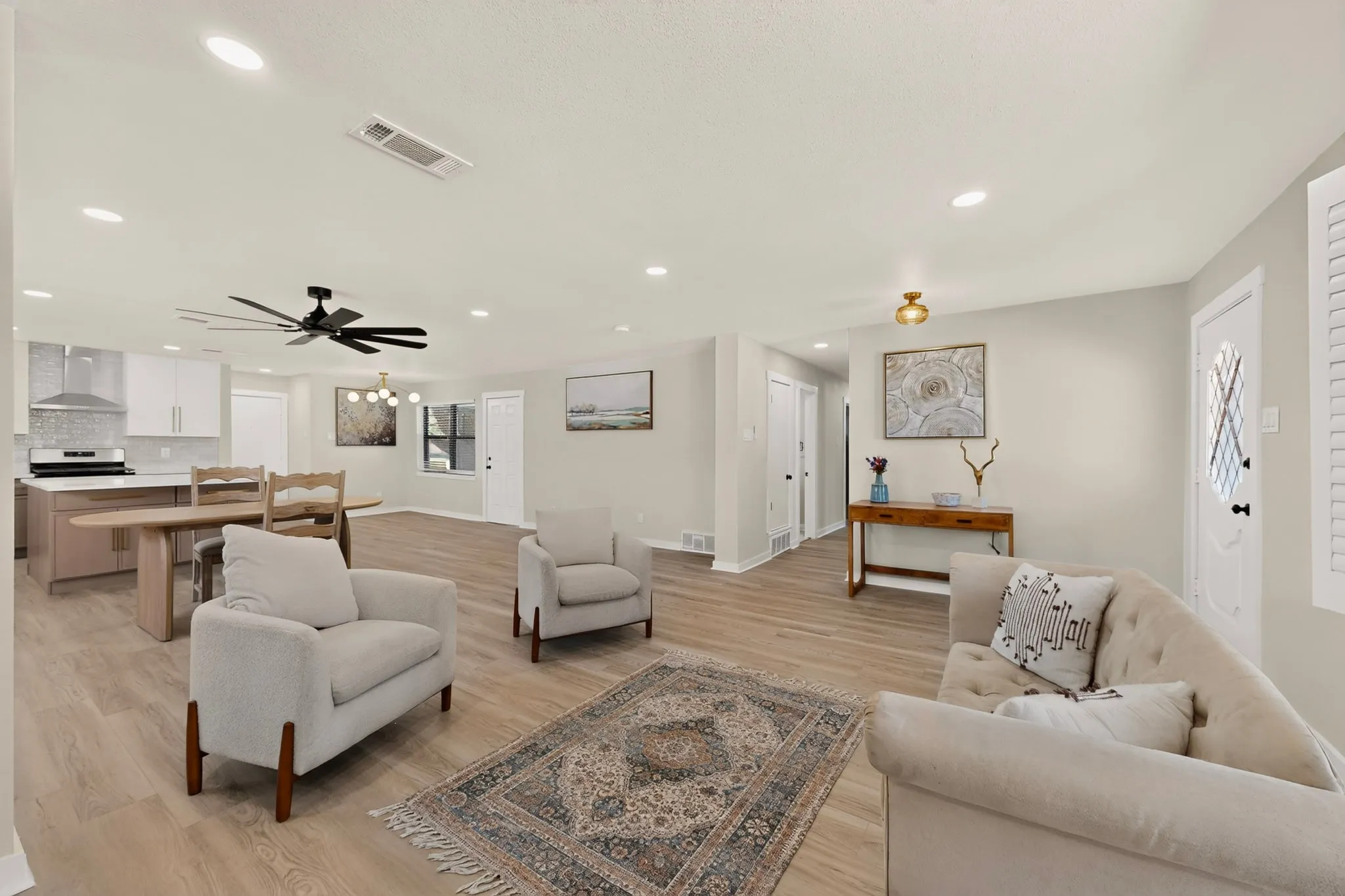 Single Family Residence For Sale in Dallas County , 3938 Roanoke Drive, Garland, Texas 75041, 3 Bedroom, 2 Bathroom, 2 Garage spaces, 1,641 Sqft, built in 1969, mls#21382736, Real Estate Agent in Garland, Homes For Sale in Dallas county, Homes For Sale in Garland, Realtor in Garland Texas, Real Estate Brokerage Independent Realty Texas, Luminita Cordes Realtor