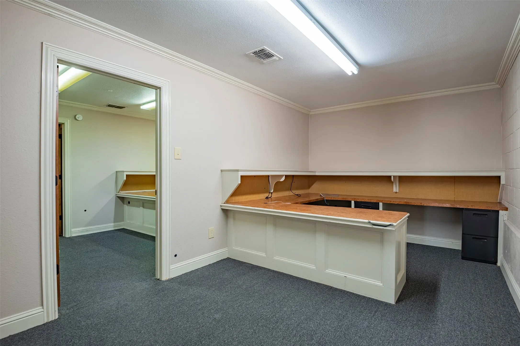 Warehouse For Rent in Ellis County , 104 A Industrial Drive, Waxahachie, Texas 75165, 0, 0, Garage spaces, 0 Sqft, built in 1986, mls#21357626, Real Estate Agent in Waxahachie, Homes For Rent in Ellis county, Homes For Rent in Waxahachie, Realtor in Waxahachie Texas, Real Estate Brokerage Independent Realty Texas, Luminita Cordes Realtor