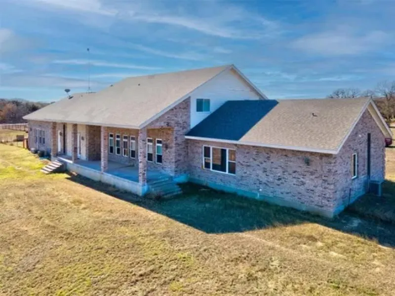 Single Family Residence For Sale in Parker County , 231 Sanchez Creek Drive, Weatherford, Texas 76088, 5 Bedroom, 5 Bathroom, 3 Garage spaces, 6,112 Sqft, built in 2011, mls#21382413, Real Estate Agent in Weatherford, Homes For Sale in Parker county, Homes For Sale in Weatherford, Realtor in Weatherford Texas, Real Estate Brokerage Independent Realty Texas, Luminita Cordes Realtor