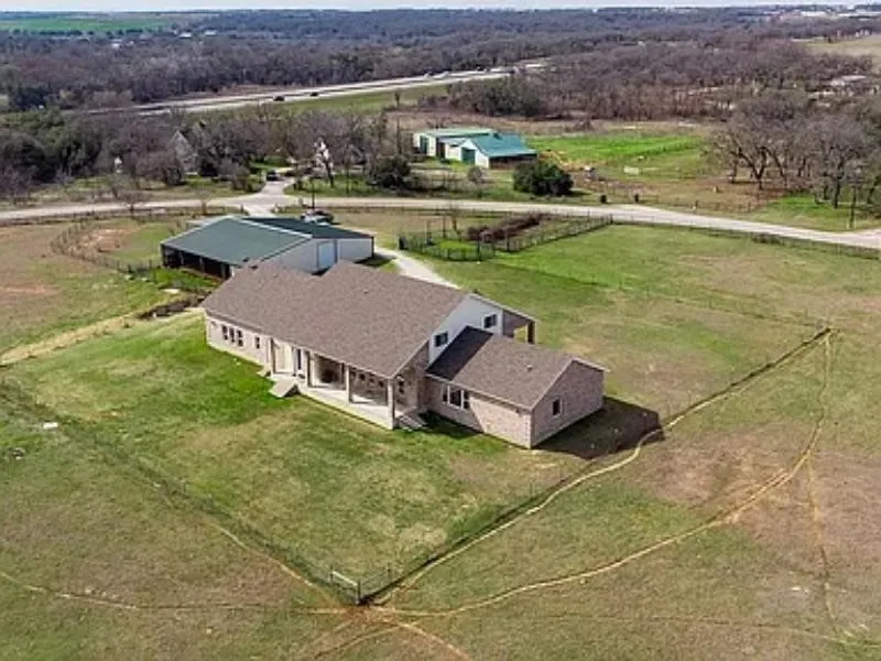 Single Family Residence For Sale in Parker County , 231 Sanchez Creek Drive, Weatherford, Texas 76088, 5 Bedroom, 5 Bathroom, 3 Garage spaces, 6,112 Sqft, built in 2011, mls#21382413, Real Estate Agent in Weatherford, Homes For Sale in Parker county, Homes For Sale in Weatherford, Realtor in Weatherford Texas, Real Estate Brokerage Independent Realty Texas, Luminita Cordes Realtor