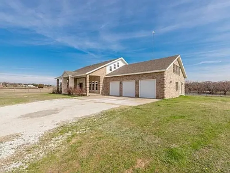 Single Family Residence For Sale in Parker County , 231 Sanchez Creek Drive, Weatherford, Texas 76088, 5 Bedroom, 5 Bathroom, 3 Garage spaces, 6,112 Sqft, built in 2011, mls#21382413, Real Estate Agent in Weatherford, Homes For Sale in Parker county, Homes For Sale in Weatherford, Realtor in Weatherford Texas, Real Estate Brokerage Independent Realty Texas, Luminita Cordes Realtor