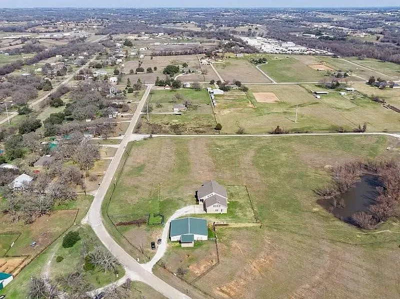 Single Family Residence For Sale in Parker County , 231 Sanchez Creek Drive, Weatherford, Texas 76088, 5 Bedroom, 5 Bathroom, 3 Garage spaces, 6,112 Sqft, built in 2011, mls#21382413, Real Estate Agent in Weatherford, Homes For Sale in Parker county, Homes For Sale in Weatherford, Realtor in Weatherford Texas, Real Estate Brokerage Independent Realty Texas, Luminita Cordes Realtor