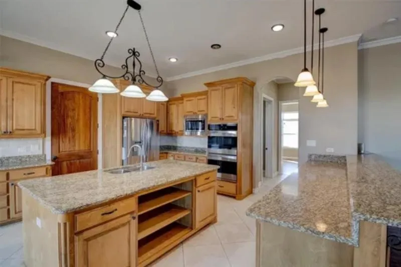 Single Family Residence For Sale in Parker County , 231 Sanchez Creek Drive, Weatherford, Texas 76088, 5 Bedroom, 5 Bathroom, 3 Garage spaces, 6,112 Sqft, built in 2011, mls#21382413, Real Estate Agent in Weatherford, Homes For Sale in Parker county, Homes For Sale in Weatherford, Realtor in Weatherford Texas, Real Estate Brokerage Independent Realty Texas, Luminita Cordes Realtor