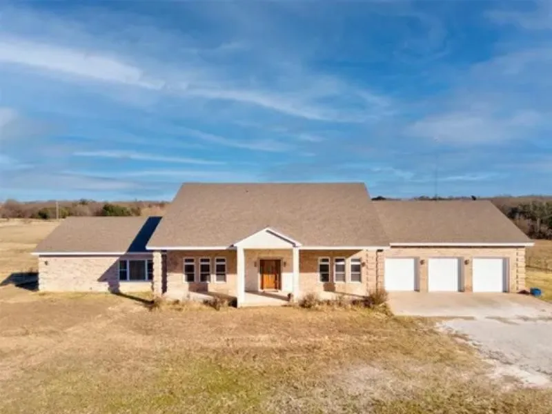 Single Family Residence For Sale in Parker County , 231 Sanchez Creek Drive, Weatherford, Texas 76088, 5 Bedroom, 5 Bathroom, 3 Garage spaces, 6,112 Sqft, built in 2011, mls#21382413, Real Estate Agent in Weatherford, Homes For Sale in Parker county, Homes For Sale in Weatherford, Realtor in Weatherford Texas, Real Estate Brokerage Independent Realty Texas, Luminita Cordes Realtor