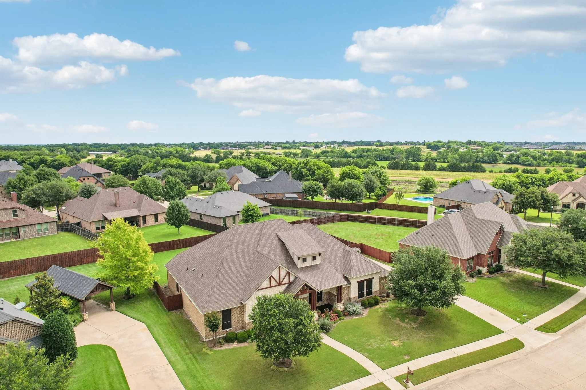 Single Family Residence For Sale in Ellis County , 7209 Hill Country Court, Midlothian, Texas 76065, 4 Bedroom, 3 Bathroom, 3 Garage spaces, 3,370 Sqft, built in 2008, mls#21382740, Real Estate Agent in Midlothian, Homes For Sale in Ellis county, Homes For Sale in Midlothian, Realtor in Midlothian Texas, Real Estate Brokerage Independent Realty Texas, Luminita Cordes Realtor