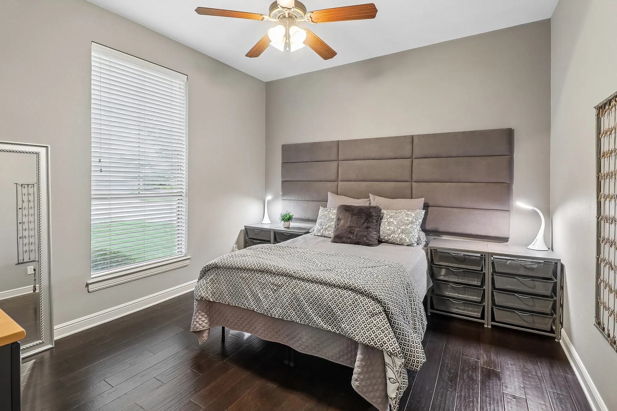 Single Family Residence For Sale in Ellis County , 7209 Hill Country Court, Midlothian, Texas 76065, 4 Bedroom, 3 Bathroom, 3 Garage spaces, 3,370 Sqft, built in 2008, mls#21382740, Real Estate Agent in Midlothian, Homes For Sale in Ellis county, Homes For Sale in Midlothian, Realtor in Midlothian Texas, Real Estate Brokerage Independent Realty Texas, Luminita Cordes Realtor