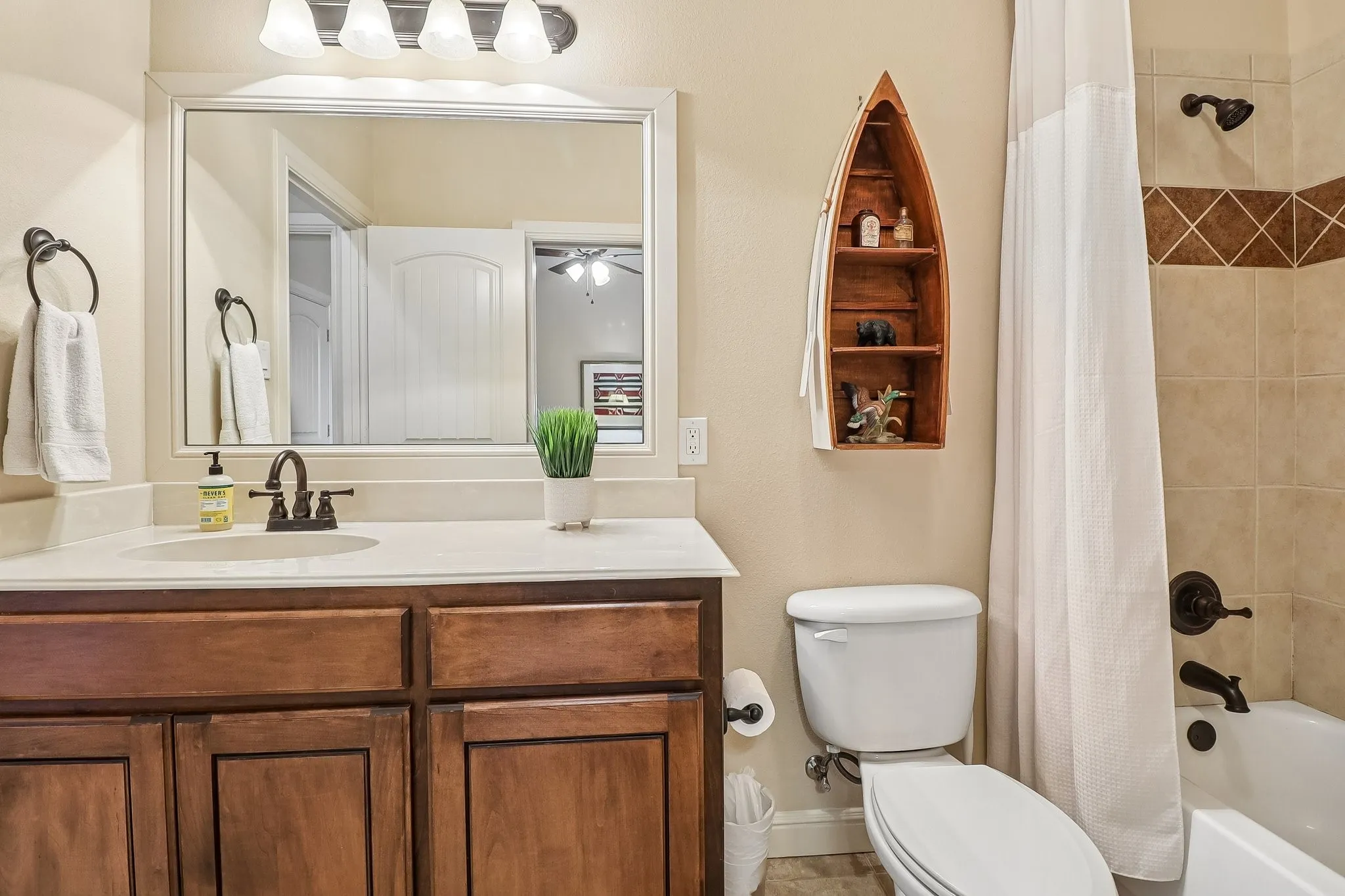 Single Family Residence For Sale in Ellis County , 7209 Hill Country Court, Midlothian, Texas 76065, 4 Bedroom, 3 Bathroom, 3 Garage spaces, 3,370 Sqft, built in 2008, mls#21382740, Real Estate Agent in Midlothian, Homes For Sale in Ellis county, Homes For Sale in Midlothian, Realtor in Midlothian Texas, Real Estate Brokerage Independent Realty Texas, Luminita Cordes Realtor