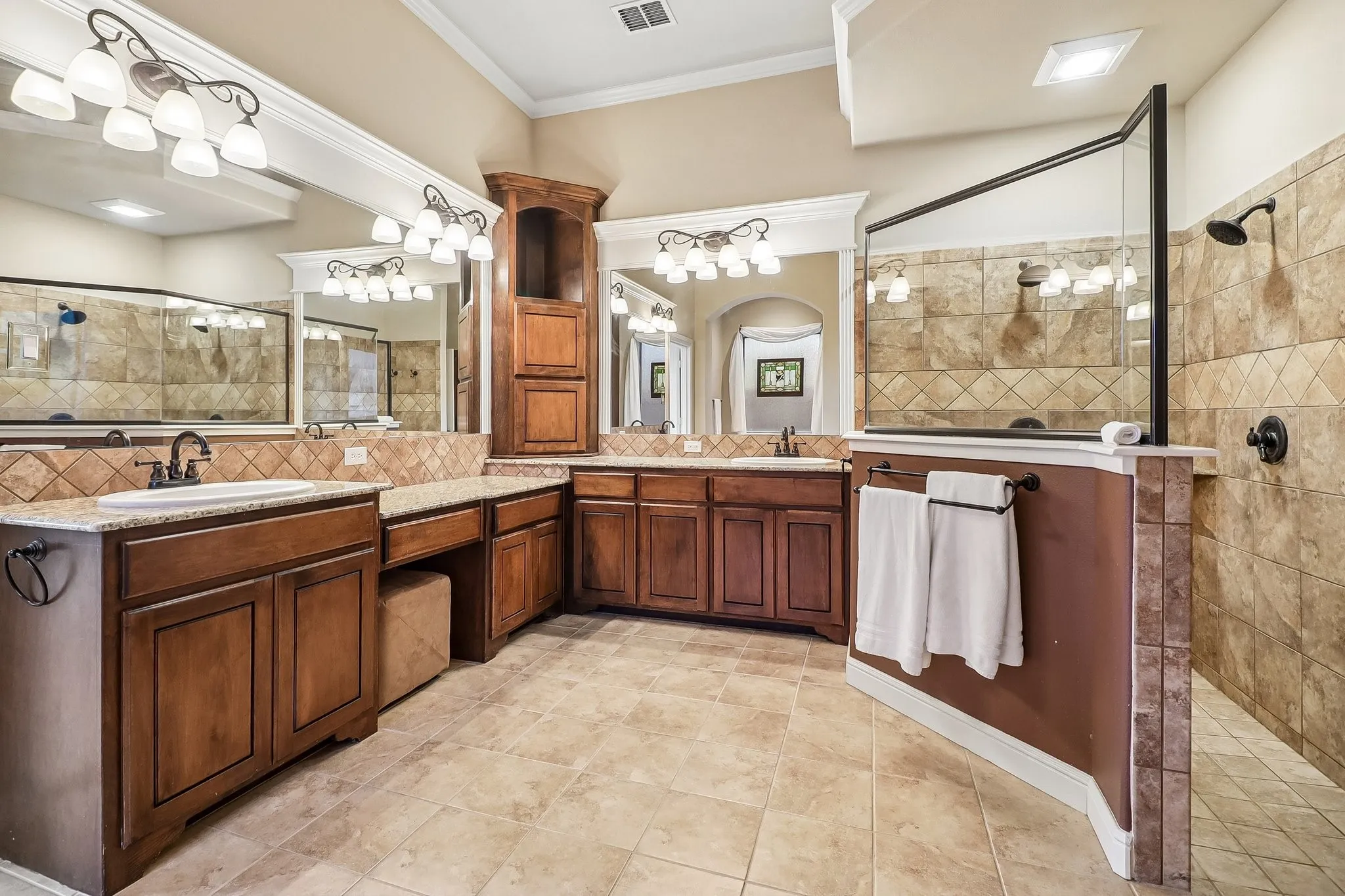 Single Family Residence For Sale in Ellis County , 7209 Hill Country Court, Midlothian, Texas 76065, 4 Bedroom, 3 Bathroom, 3 Garage spaces, 3,370 Sqft, built in 2008, mls#21382740, Real Estate Agent in Midlothian, Homes For Sale in Ellis county, Homes For Sale in Midlothian, Realtor in Midlothian Texas, Real Estate Brokerage Independent Realty Texas, Luminita Cordes Realtor