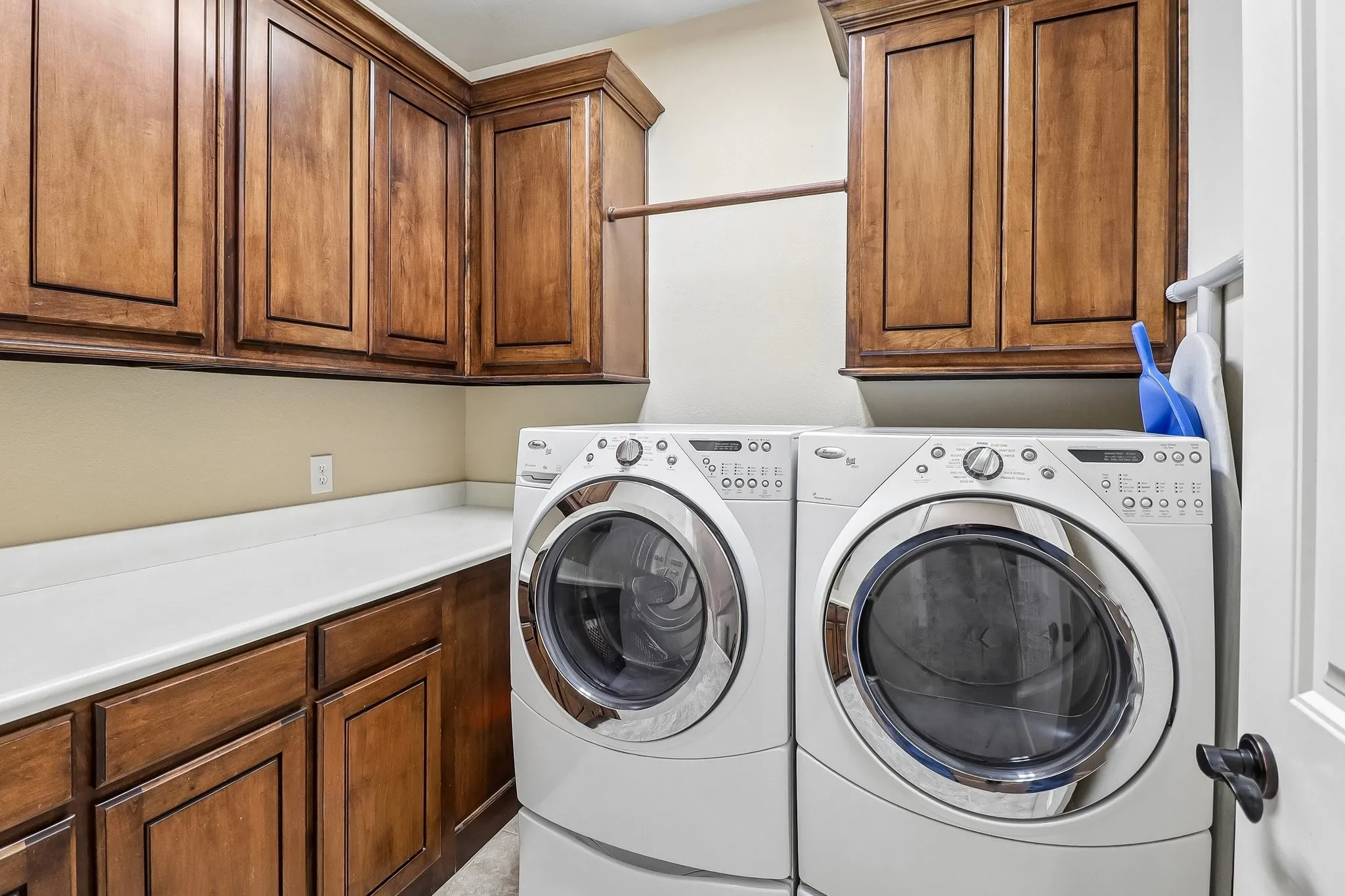 Single Family Residence For Sale in Ellis County , 7209 Hill Country Court, Midlothian, Texas 76065, 4 Bedroom, 3 Bathroom, 3 Garage spaces, 3,370 Sqft, built in 2008, mls#21382740, Real Estate Agent in Midlothian, Homes For Sale in Ellis county, Homes For Sale in Midlothian, Realtor in Midlothian Texas, Real Estate Brokerage Independent Realty Texas, Luminita Cordes Realtor