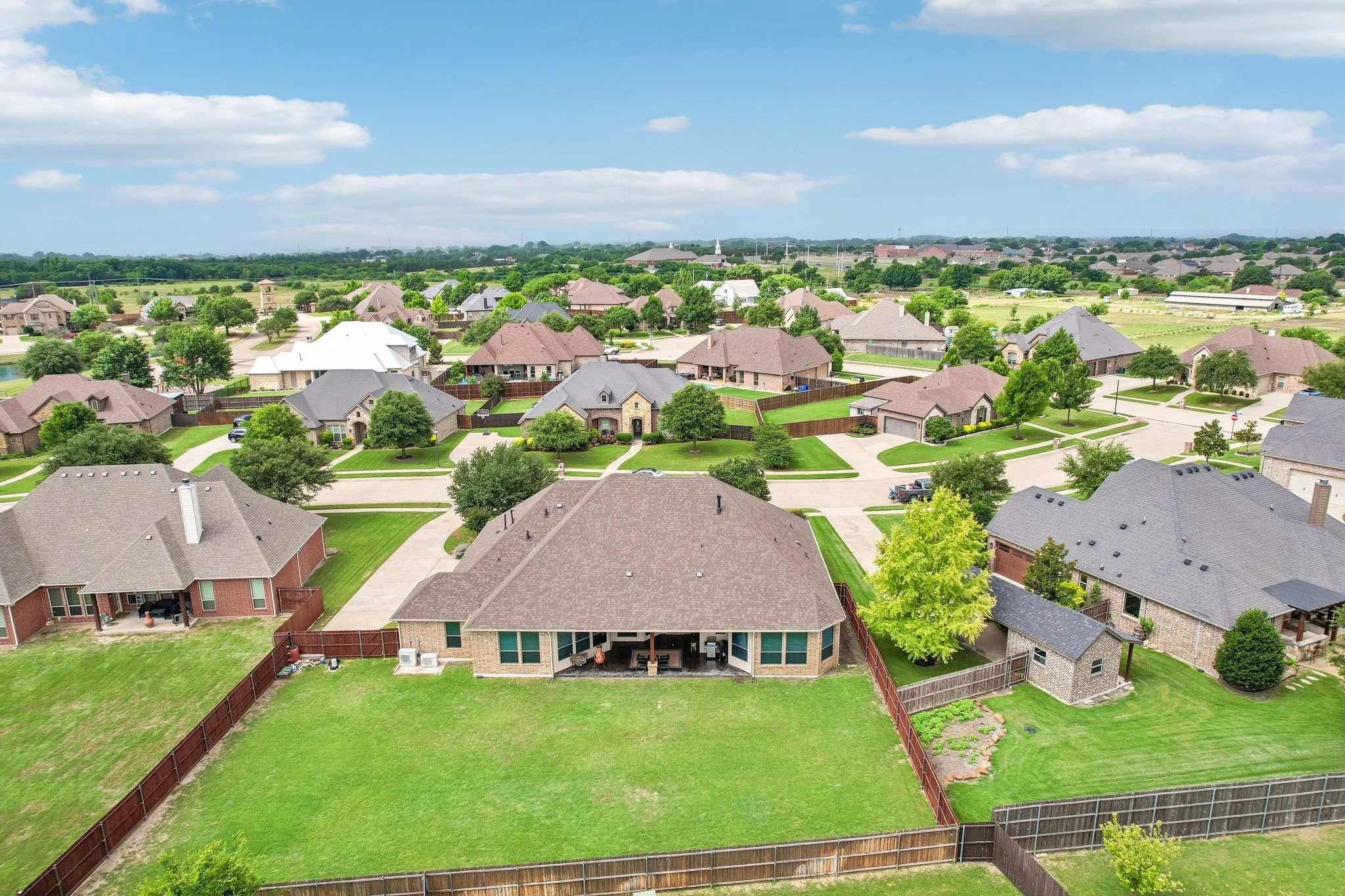 Single Family Residence For Sale in Ellis County , 7209 Hill Country Court, Midlothian, Texas 76065, 4 Bedroom, 3 Bathroom, 3 Garage spaces, 3,370 Sqft, built in 2008, mls#21382740, Real Estate Agent in Midlothian, Homes For Sale in Ellis county, Homes For Sale in Midlothian, Realtor in Midlothian Texas, Real Estate Brokerage Independent Realty Texas, Luminita Cordes Realtor