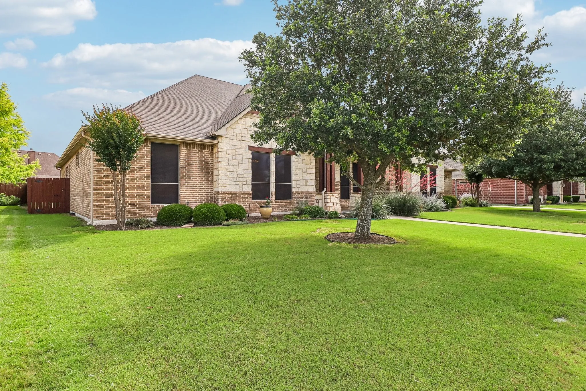 Single Family Residence For Sale in Ellis County , 7209 Hill Country Court, Midlothian, Texas 76065, 4 Bedroom, 3 Bathroom, 3 Garage spaces, 3,370 Sqft, built in 2008, mls#21382740, Real Estate Agent in Midlothian, Homes For Sale in Ellis county, Homes For Sale in Midlothian, Realtor in Midlothian Texas, Real Estate Brokerage Independent Realty Texas, Luminita Cordes Realtor