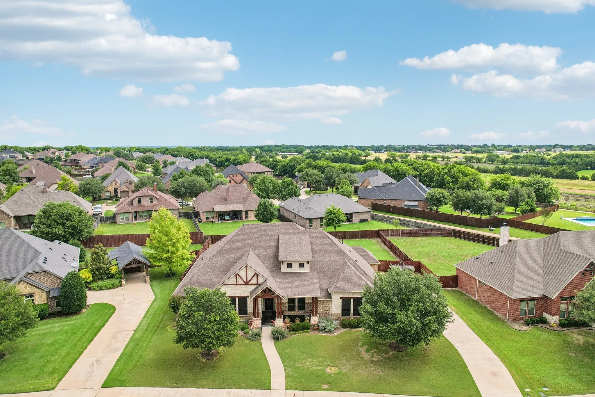 Single Family Residence For Sale in Ellis County , 7209 Hill Country Court, Midlothian, Texas 76065, 4 Bedroom, 3 Bathroom, 3 Garage spaces, 3,370 Sqft, built in 2008, mls#21382740, Real Estate Agent in Midlothian, Homes For Sale in Ellis county, Homes For Sale in Midlothian, Realtor in Midlothian Texas, Real Estate Brokerage Independent Realty Texas, Luminita Cordes Realtor