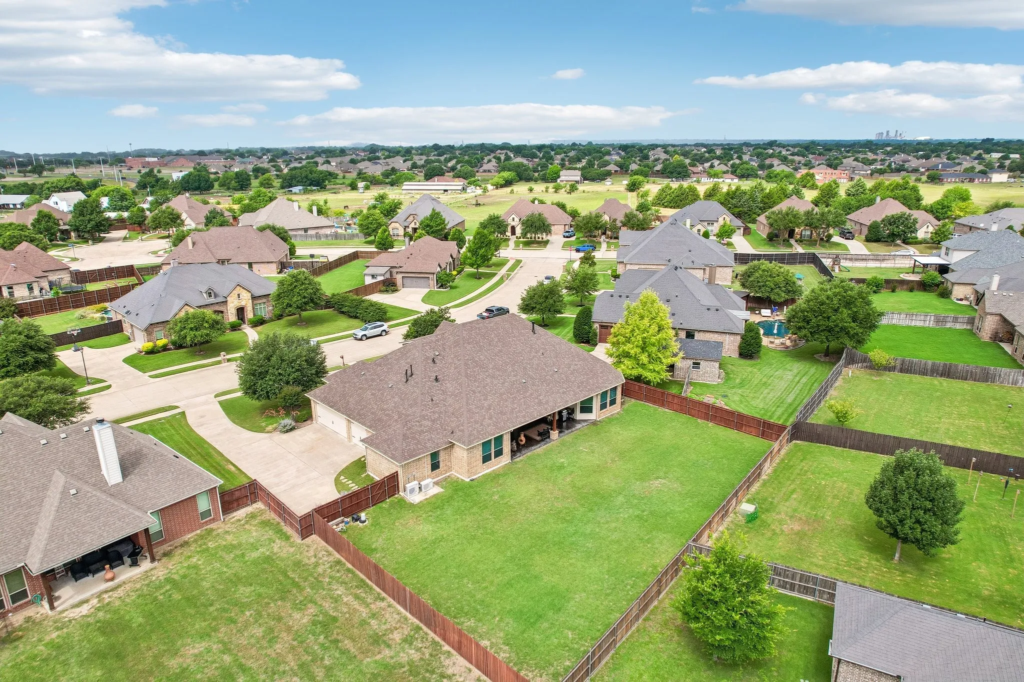 Single Family Residence For Sale in Ellis County , 7209 Hill Country Court, Midlothian, Texas 76065, 4 Bedroom, 3 Bathroom, 3 Garage spaces, 3,370 Sqft, built in 2008, mls#21382740, Real Estate Agent in Midlothian, Homes For Sale in Ellis county, Homes For Sale in Midlothian, Realtor in Midlothian Texas, Real Estate Brokerage Independent Realty Texas, Luminita Cordes Realtor
