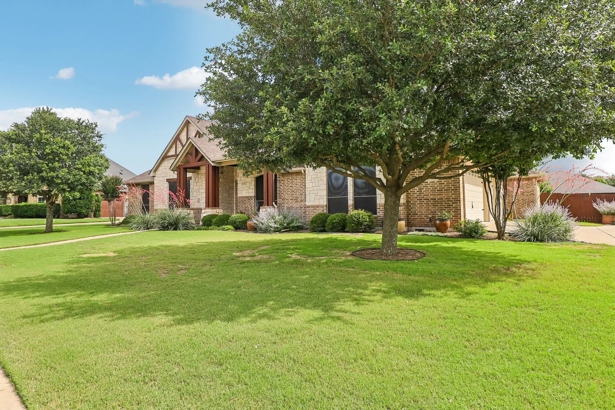 Single Family Residence For Sale in Ellis County , 7209 Hill Country Court, Midlothian, Texas 76065, 4 Bedroom, 3 Bathroom, 3 Garage spaces, 3,370 Sqft, built in 2008, mls#21382740, Real Estate Agent in Midlothian, Homes For Sale in Ellis county, Homes For Sale in Midlothian, Realtor in Midlothian Texas, Real Estate Brokerage Independent Realty Texas, Luminita Cordes Realtor
