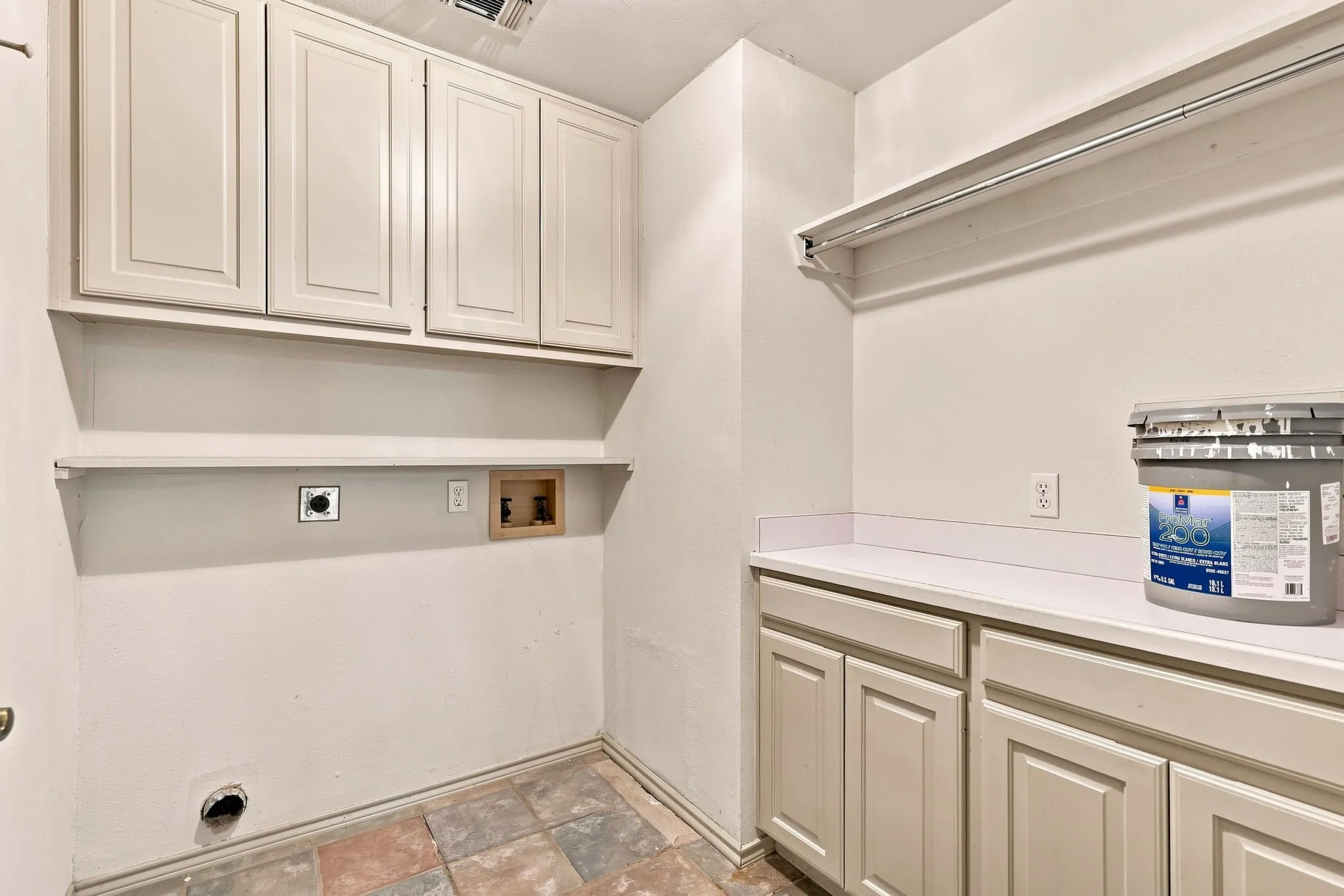 Single Family Residence For Sale in Grayson County , 1407 W Mulberry Street, Sherman, Texas 75092, 3 Bedroom, 2 Bathroom, 2 Garage spaces, 2,265 Sqft, built in 1992, mls#21382729, Real Estate Agent in Sherman, Homes For Sale in Grayson county, Homes For Sale in Sherman, Realtor in Sherman Texas, Real Estate Brokerage Independent Realty Texas, Luminita Cordes Realtor