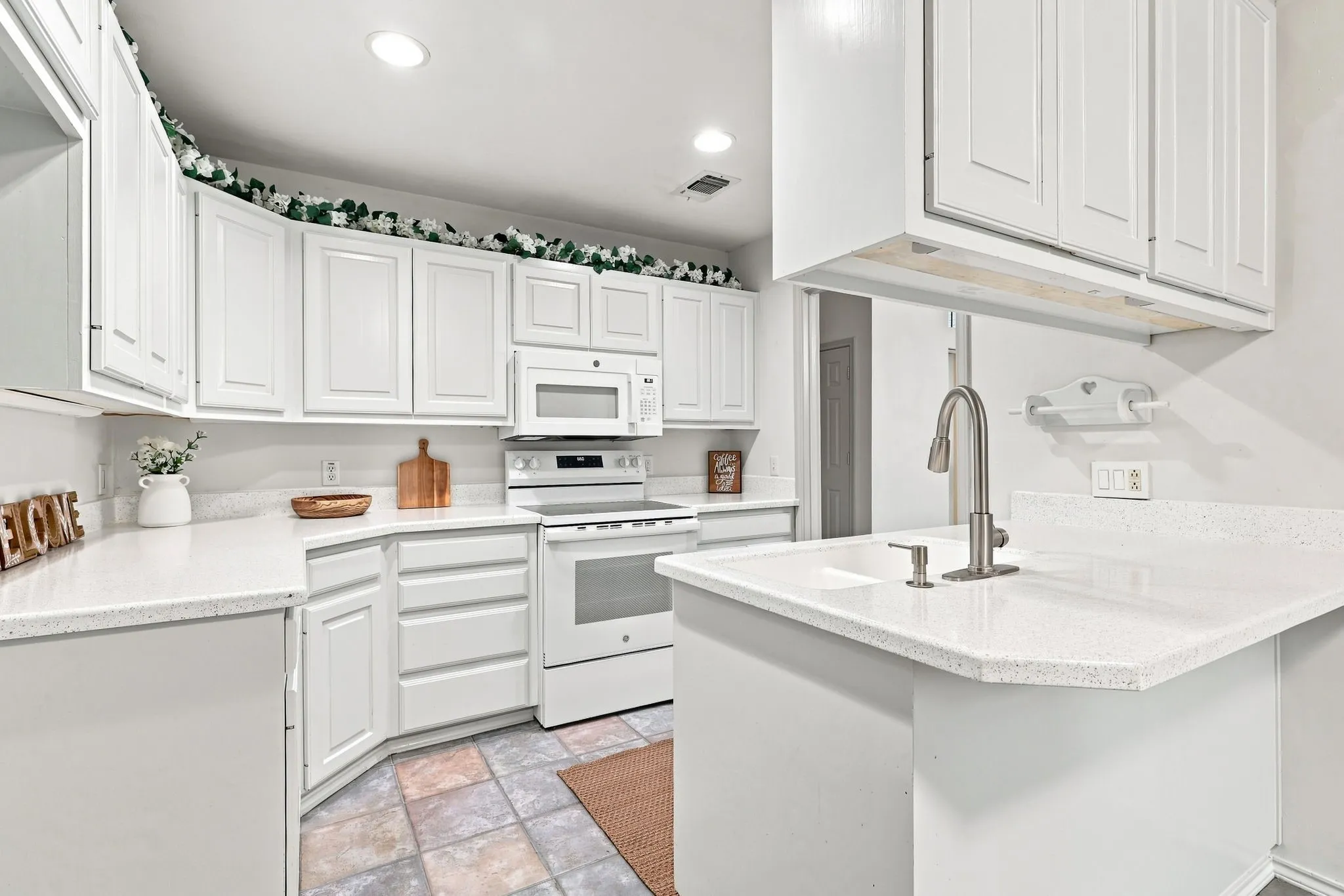 Single Family Residence For Sale in Grayson County , 1407 W Mulberry Street, Sherman, Texas 75092, 3 Bedroom, 2 Bathroom, 2 Garage spaces, 2,265 Sqft, built in 1992, mls#21382729, Real Estate Agent in Sherman, Homes For Sale in Grayson county, Homes For Sale in Sherman, Realtor in Sherman Texas, Real Estate Brokerage Independent Realty Texas, Luminita Cordes Realtor