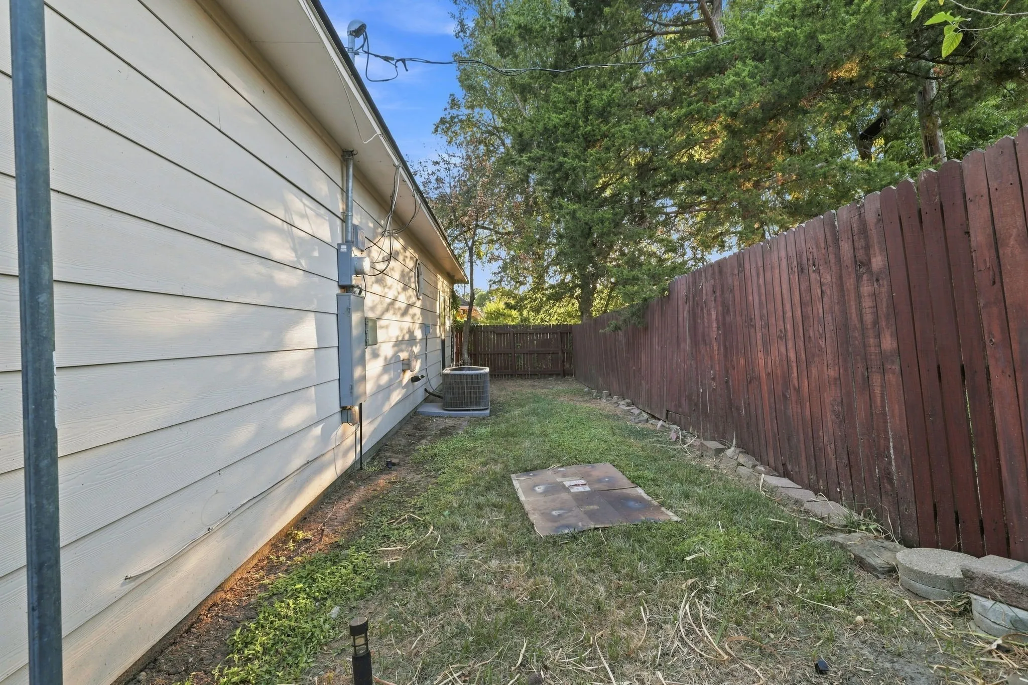 Single Family Residence For Sale in Grayson County , 1407 W Mulberry Street, Sherman, Texas 75092, 3 Bedroom, 2 Bathroom, 2 Garage spaces, 2,265 Sqft, built in 1992, mls#21382729, Real Estate Agent in Sherman, Homes For Sale in Grayson county, Homes For Sale in Sherman, Realtor in Sherman Texas, Real Estate Brokerage Independent Realty Texas, Luminita Cordes Realtor