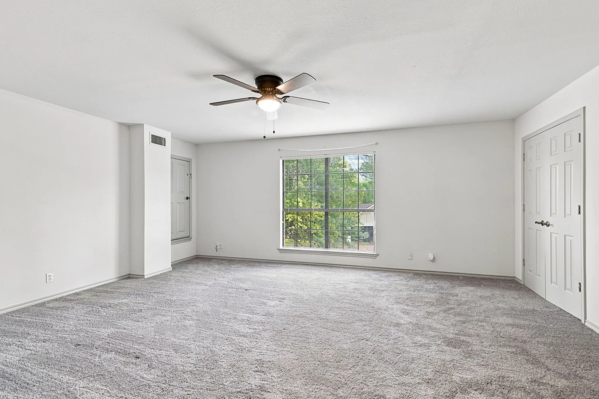Single Family Residence For Sale in Grayson County , 1407 W Mulberry Street, Sherman, Texas 75092, 3 Bedroom, 2 Bathroom, 2 Garage spaces, 2,265 Sqft, built in 1992, mls#21382729, Real Estate Agent in Sherman, Homes For Sale in Grayson county, Homes For Sale in Sherman, Realtor in Sherman Texas, Real Estate Brokerage Independent Realty Texas, Luminita Cordes Realtor