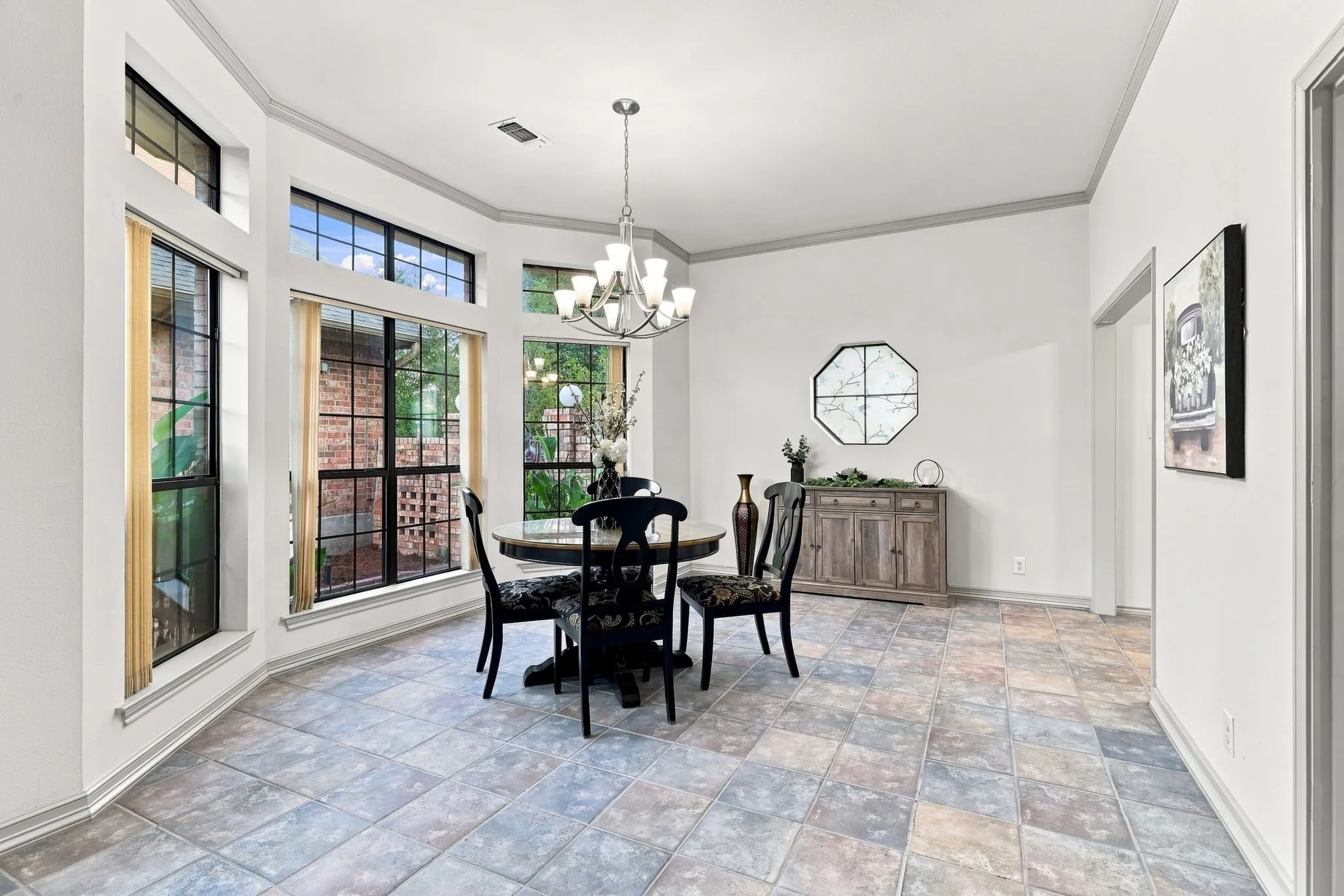 Single Family Residence For Sale in Grayson County , 1407 W Mulberry Street, Sherman, Texas 75092, 3 Bedroom, 2 Bathroom, 2 Garage spaces, 2,265 Sqft, built in 1992, mls#21382729, Real Estate Agent in Sherman, Homes For Sale in Grayson county, Homes For Sale in Sherman, Realtor in Sherman Texas, Real Estate Brokerage Independent Realty Texas, Luminita Cordes Realtor