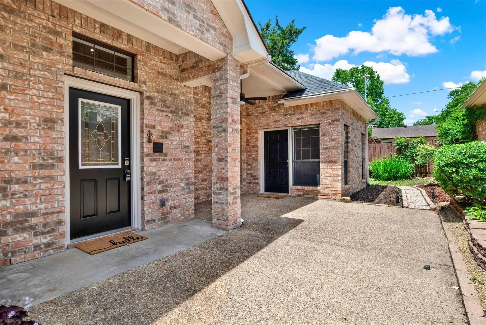Single Family Residence For Sale in Grayson County , 1407 W Mulberry Street, Sherman, Texas 75092, 3 Bedroom, 2 Bathroom, 2 Garage spaces, 2,265 Sqft, built in 1992, mls#21382729, Real Estate Agent in Sherman, Homes For Sale in Grayson county, Homes For Sale in Sherman, Realtor in Sherman Texas, Real Estate Brokerage Independent Realty Texas, Luminita Cordes Realtor