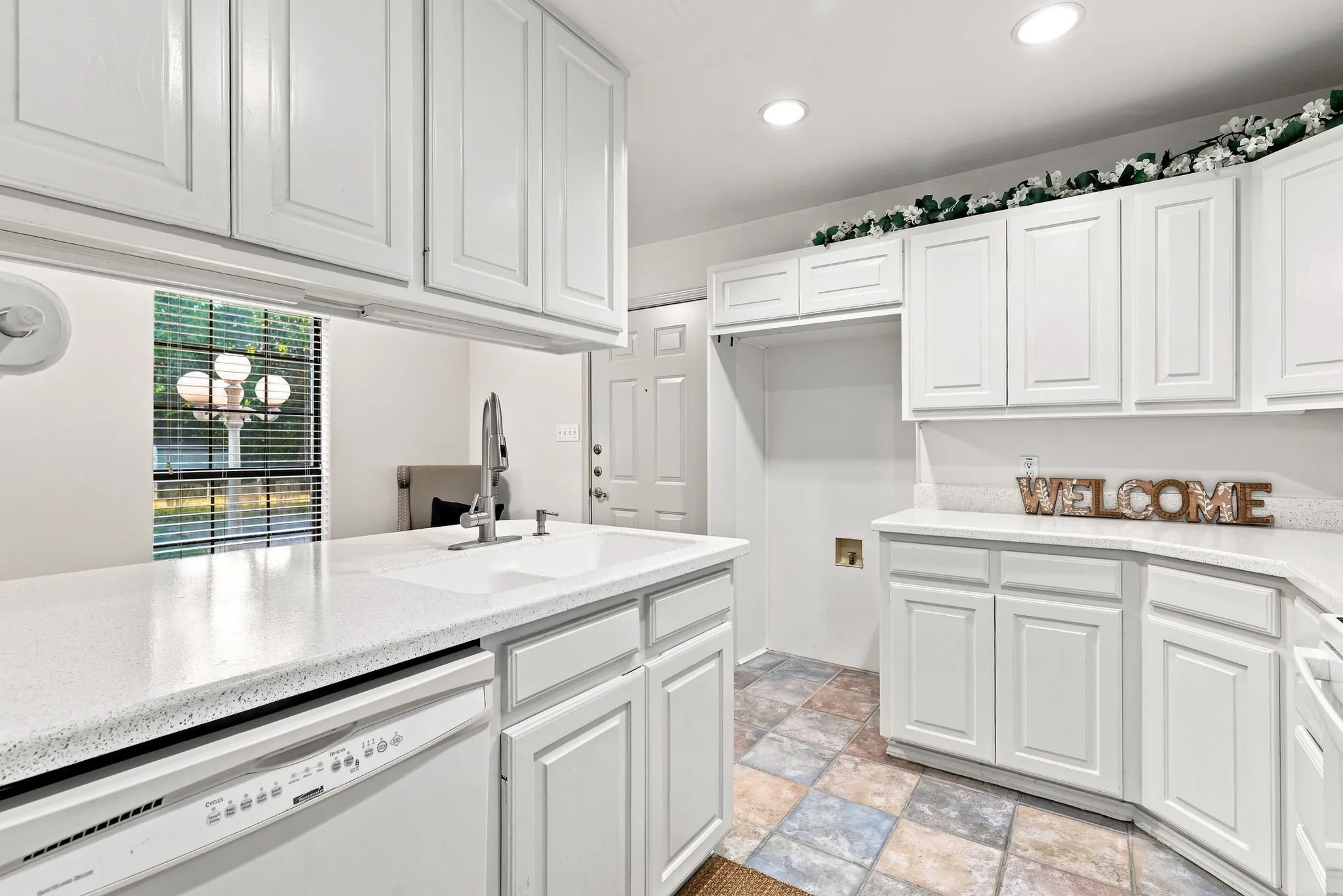 Single Family Residence For Sale in Grayson County , 1407 W Mulberry Street, Sherman, Texas 75092, 3 Bedroom, 2 Bathroom, 2 Garage spaces, 2,265 Sqft, built in 1992, mls#21382729, Real Estate Agent in Sherman, Homes For Sale in Grayson county, Homes For Sale in Sherman, Realtor in Sherman Texas, Real Estate Brokerage Independent Realty Texas, Luminita Cordes Realtor