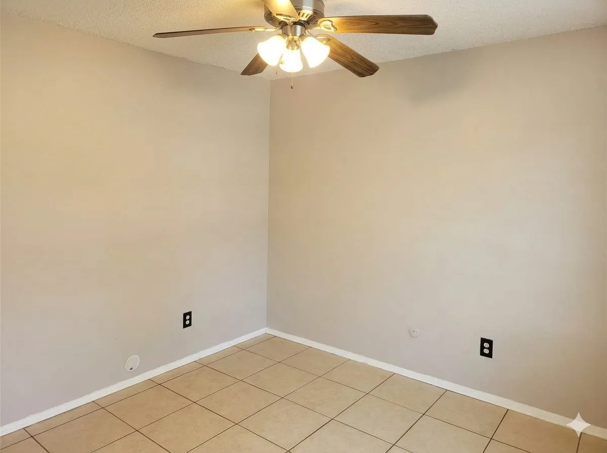 Textured ceiling with a ceiling fan light fixture