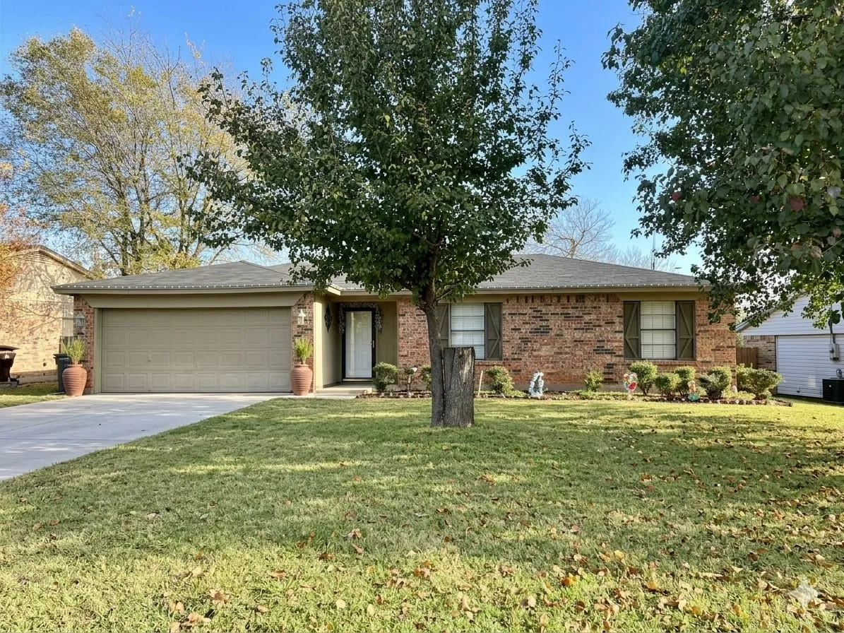 Single Family Residence For Rent in Johnson County , 1411 Clearfield Drive, Cleburne, Texas 76033, 3 Bedroom, 2 Bathroom, 2 Garage spaces, 1,436 Sqft, built in 1981, mls#21380486, Real Estate Agent in Cleburne, Homes For Rent in Johnson county, Homes For Rent in Cleburne, Realtor in Cleburne Texas, Real Estate Brokerage Independent Realty Texas, Luminita Cordes Realtor