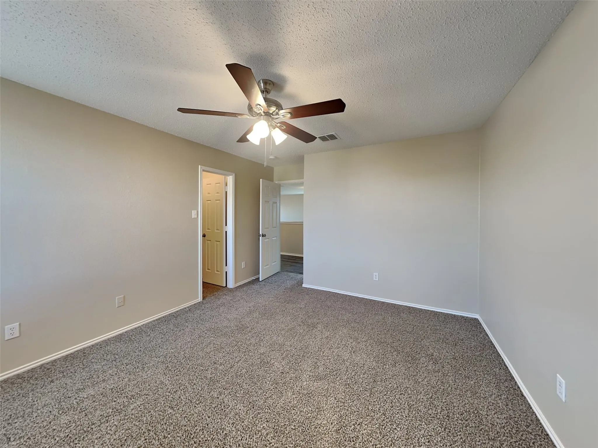Single Family Residence For Rent in Tarrant County , 600 Ragwood Road, Arlington, Texas 76002, 4 Bedroom, 3 Bathroom, 2 Garage spaces, 2,910 Sqft, built in 2004, mls#21382747, Real Estate Agent in Arlington, Homes For Rent in Tarrant county, Homes For Rent in Arlington, Realtor in Arlington Texas, Real Estate Brokerage Independent Realty Texas, Luminita Cordes Realtor