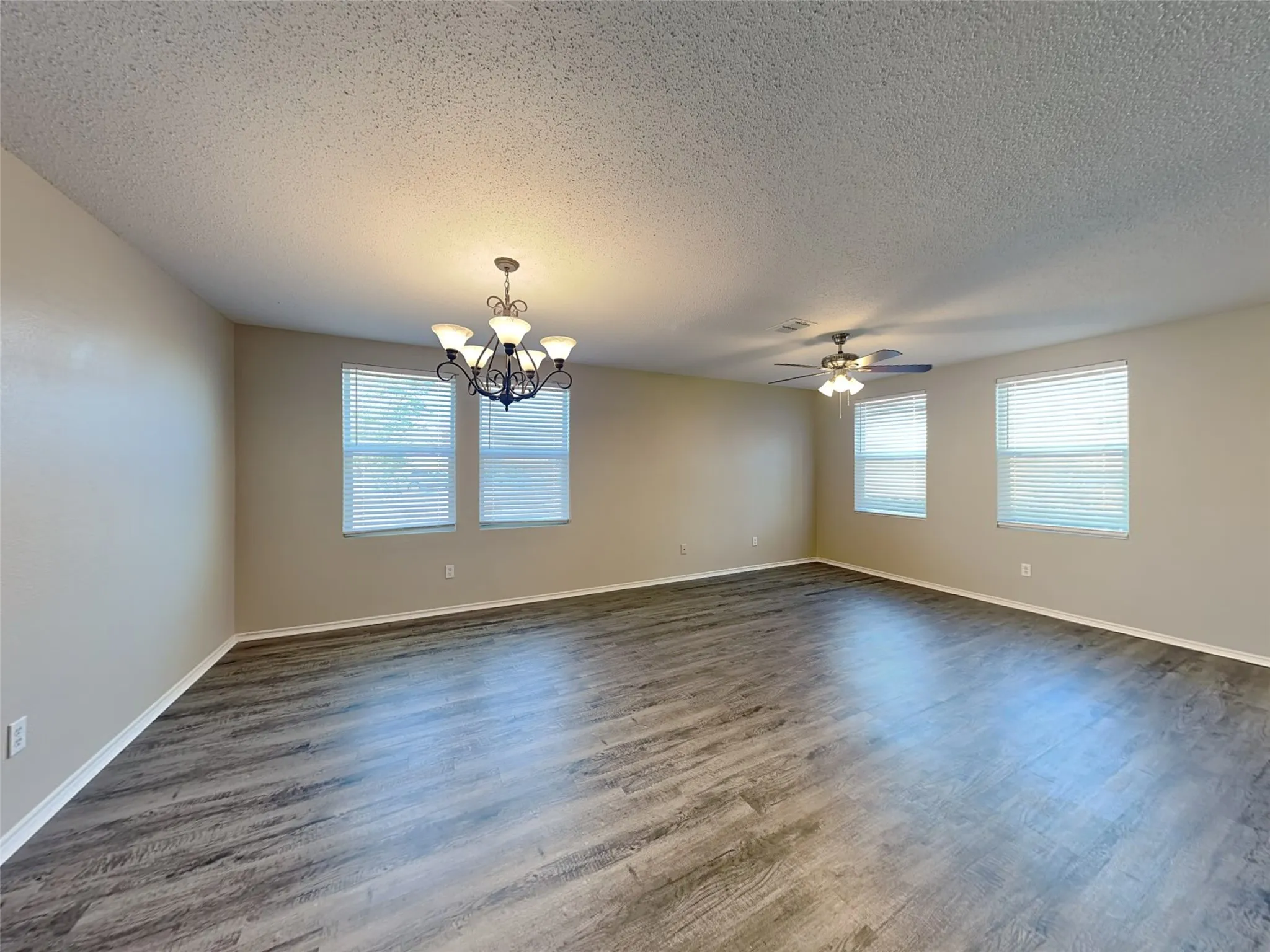 Single Family Residence For Rent in Tarrant County , 600 Ragwood Road, Arlington, Texas 76002, 4 Bedroom, 3 Bathroom, 2 Garage spaces, 2,910 Sqft, built in 2004, mls#21382747, Real Estate Agent in Arlington, Homes For Rent in Tarrant county, Homes For Rent in Arlington, Realtor in Arlington Texas, Real Estate Brokerage Independent Realty Texas, Luminita Cordes Realtor