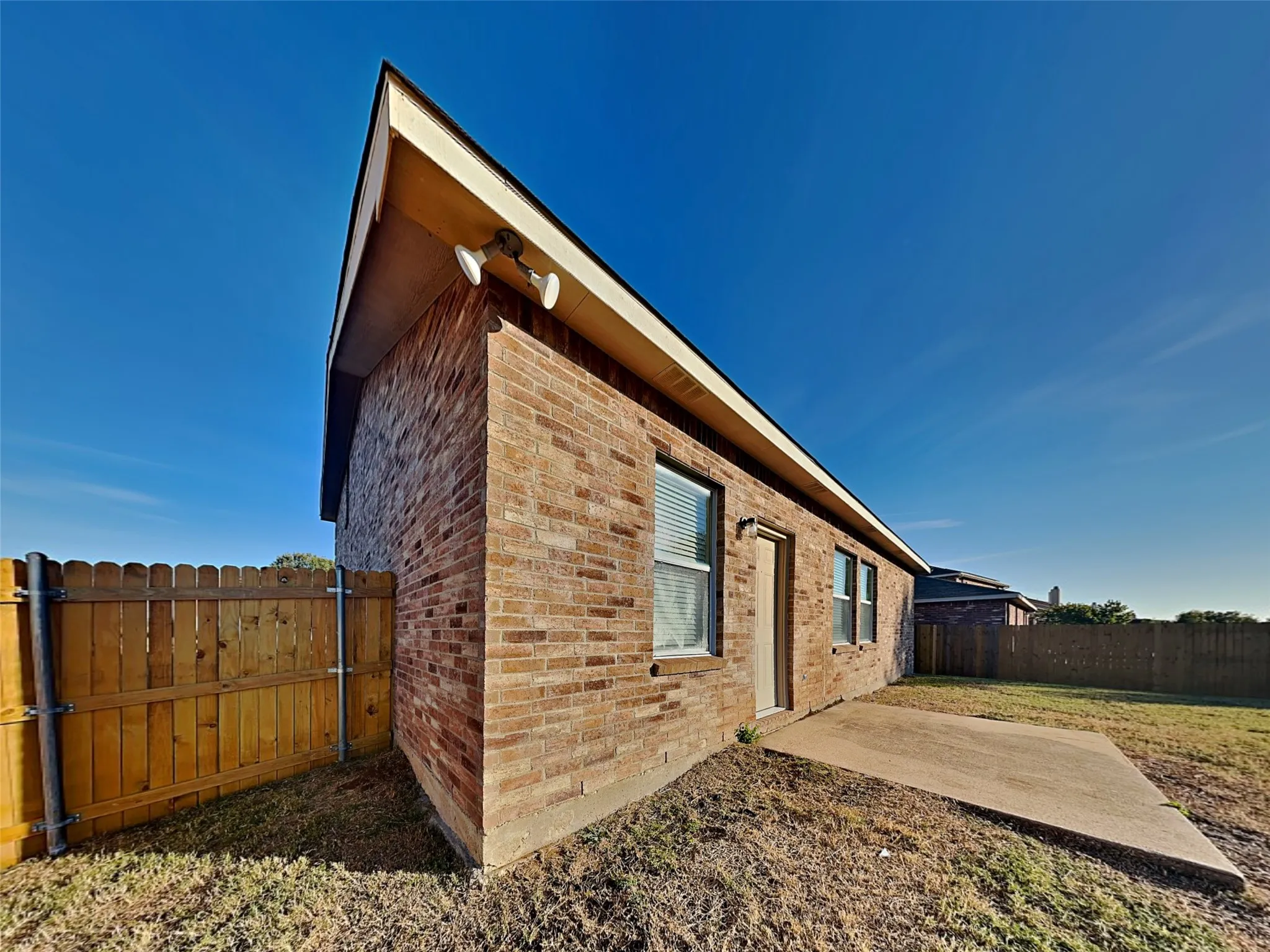Single Family Residence For Rent in Tarrant County , 600 Ragwood Road, Arlington, Texas 76002, 4 Bedroom, 3 Bathroom, 2 Garage spaces, 2,910 Sqft, built in 2004, mls#21382747, Real Estate Agent in Arlington, Homes For Rent in Tarrant county, Homes For Rent in Arlington, Realtor in Arlington Texas, Real Estate Brokerage Independent Realty Texas, Luminita Cordes Realtor
