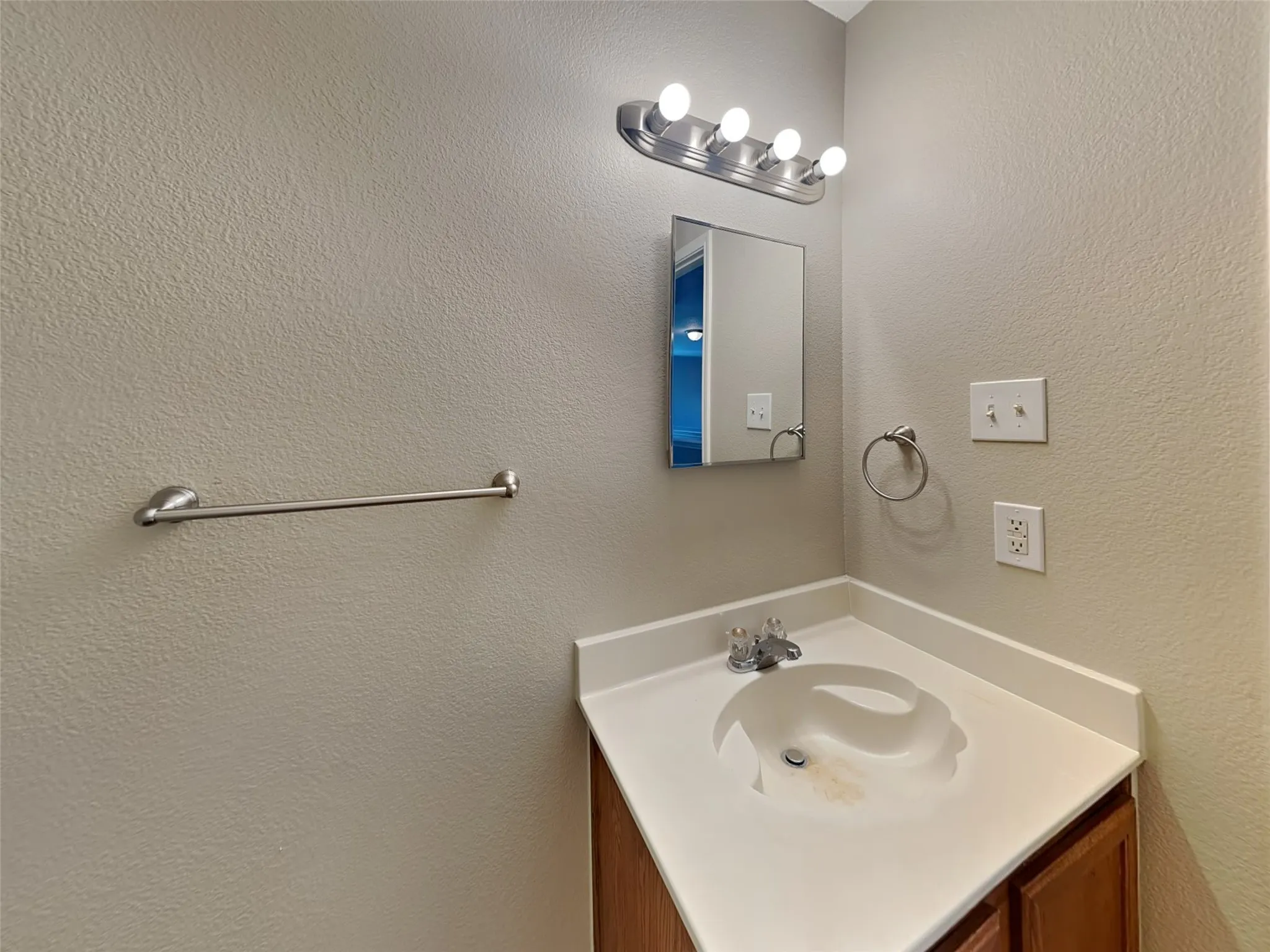 Single Family Residence For Rent in Tarrant County , 600 Ragwood Road, Arlington, Texas 76002, 4 Bedroom, 3 Bathroom, 2 Garage spaces, 2,910 Sqft, built in 2004, mls#21382747, Real Estate Agent in Arlington, Homes For Rent in Tarrant county, Homes For Rent in Arlington, Realtor in Arlington Texas, Real Estate Brokerage Independent Realty Texas, Luminita Cordes Realtor
