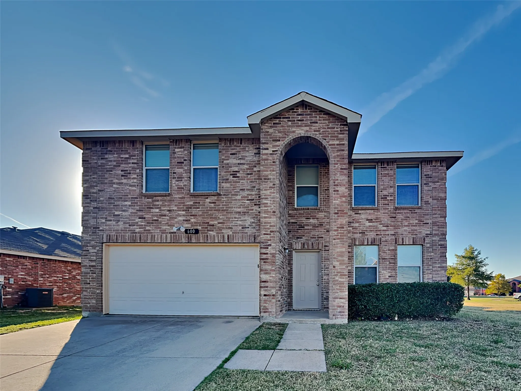 Single Family Residence For Rent in Tarrant County , 600 Ragwood Road, Arlington, Texas 76002, 4 Bedroom, 3 Bathroom, 2 Garage spaces, 2,910 Sqft, built in 2004, mls#21382747, Real Estate Agent in Arlington, Homes For Rent in Tarrant county, Homes For Rent in Arlington, Realtor in Arlington Texas, Real Estate Brokerage Independent Realty Texas, Luminita Cordes Realtor