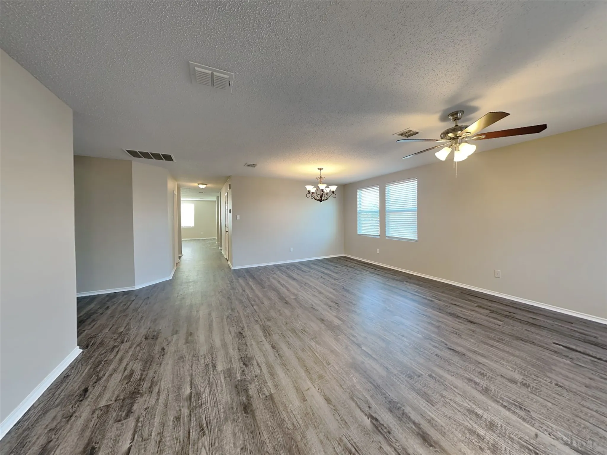 Single Family Residence For Rent in Tarrant County , 600 Ragwood Road, Arlington, Texas 76002, 4 Bedroom, 3 Bathroom, 2 Garage spaces, 2,910 Sqft, built in 2004, mls#21382747, Real Estate Agent in Arlington, Homes For Rent in Tarrant county, Homes For Rent in Arlington, Realtor in Arlington Texas, Real Estate Brokerage Independent Realty Texas, Luminita Cordes Realtor