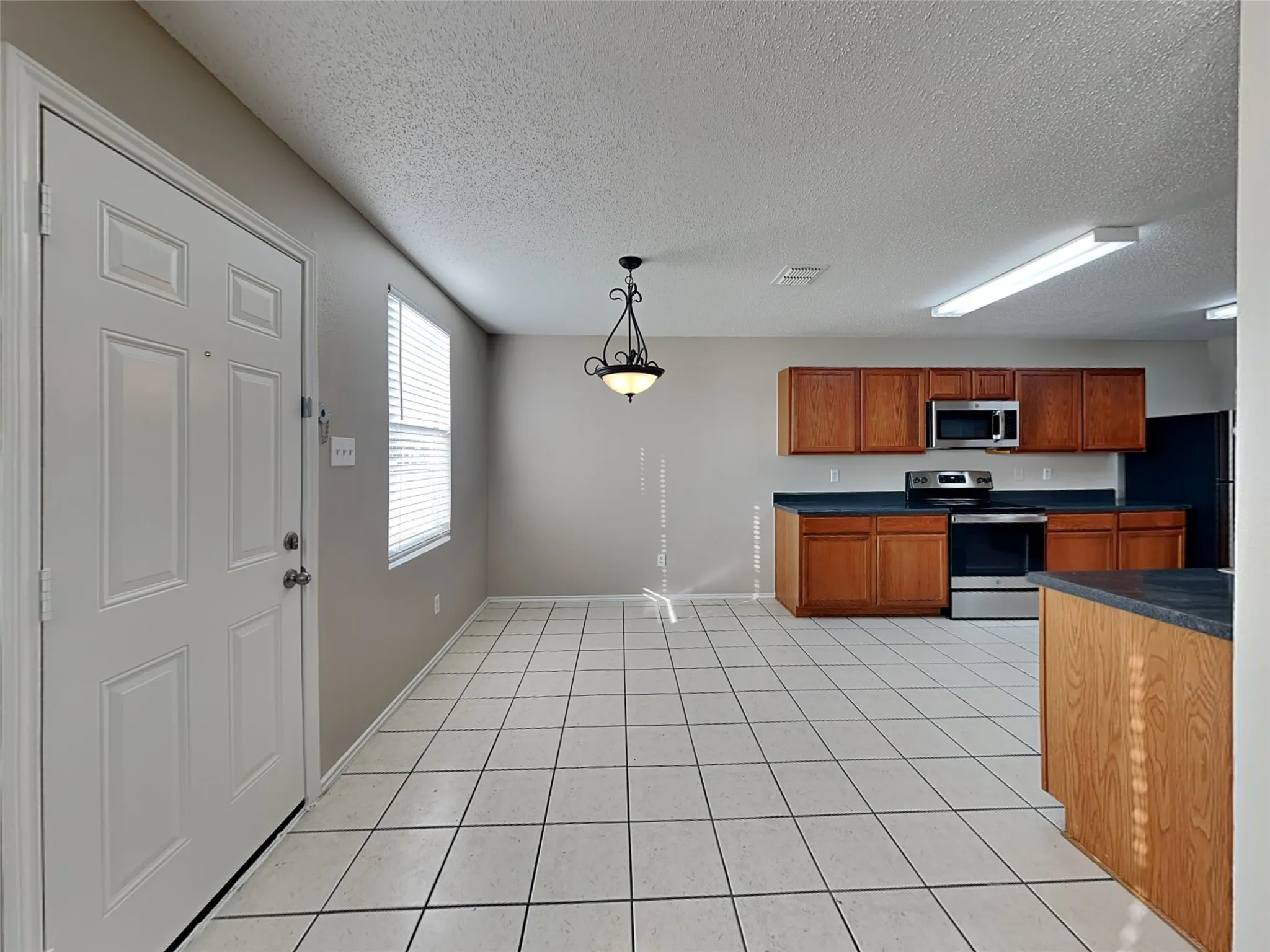 Single Family Residence For Rent in Tarrant County , 600 Ragwood Road, Arlington, Texas 76002, 4 Bedroom, 3 Bathroom, 2 Garage spaces, 2,910 Sqft, built in 2004, mls#21382747, Real Estate Agent in Arlington, Homes For Rent in Tarrant county, Homes For Rent in Arlington, Realtor in Arlington Texas, Real Estate Brokerage Independent Realty Texas, Luminita Cordes Realtor