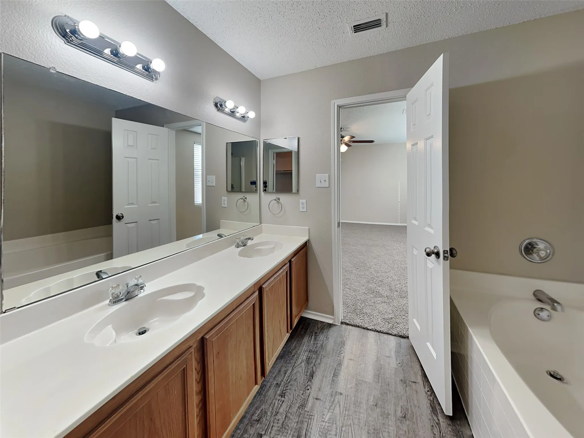 Single Family Residence For Rent in Tarrant County , 600 Ragwood Road, Arlington, Texas 76002, 4 Bedroom, 3 Bathroom, 2 Garage spaces, 2,910 Sqft, built in 2004, mls#21382747, Real Estate Agent in Arlington, Homes For Rent in Tarrant county, Homes For Rent in Arlington, Realtor in Arlington Texas, Real Estate Brokerage Independent Realty Texas, Luminita Cordes Realtor