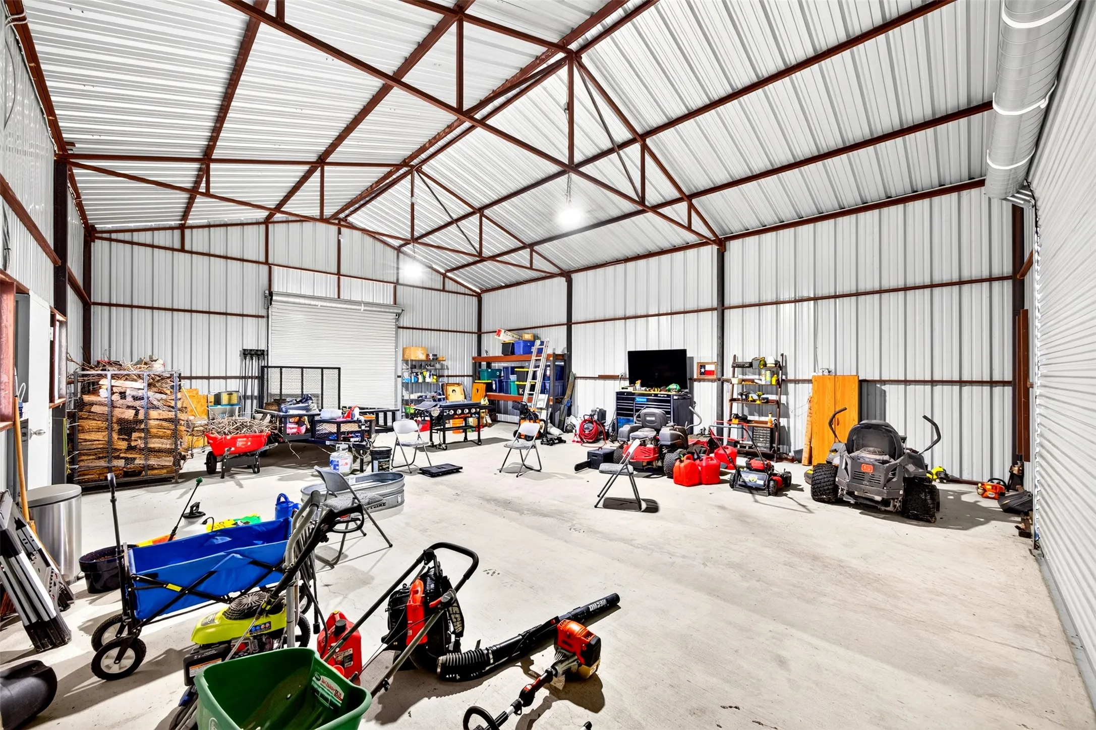 1200 sq ft shop with front and back roll up doors and electricity