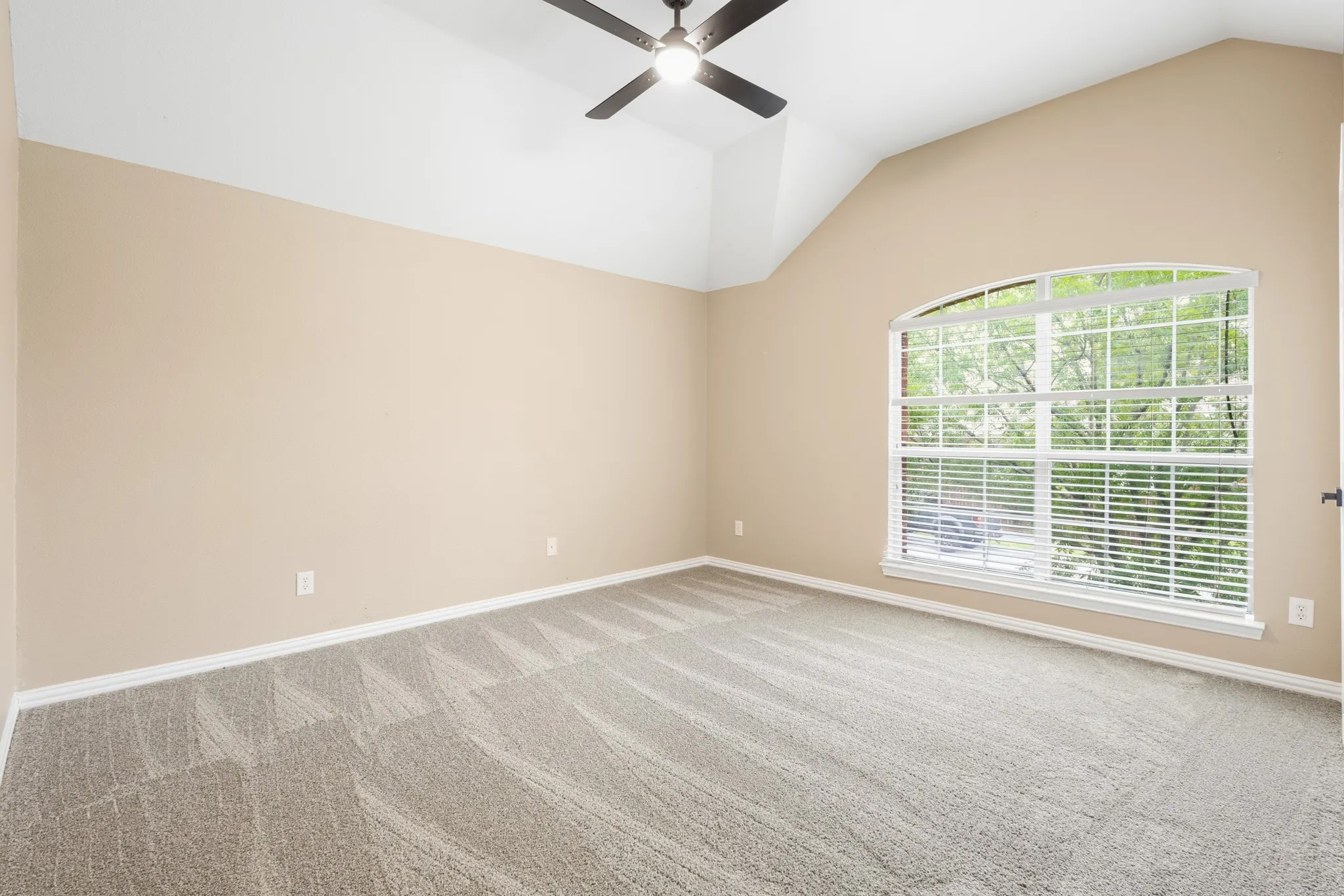 Single Family Residence For Sale in Denton County , 1308 Island Drive, Carrollton, Texas 75007, 4 Bedroom, 3 Bathroom, 2 Garage spaces, 2,863 Sqft, built in 2002, mls#21382758, Real Estate Agent in Carrollton, Homes For Sale in Denton county, Homes For Sale in Carrollton, Realtor in Carrollton Texas, Real Estate Brokerage Independent Realty Texas, Luminita Cordes Realtor